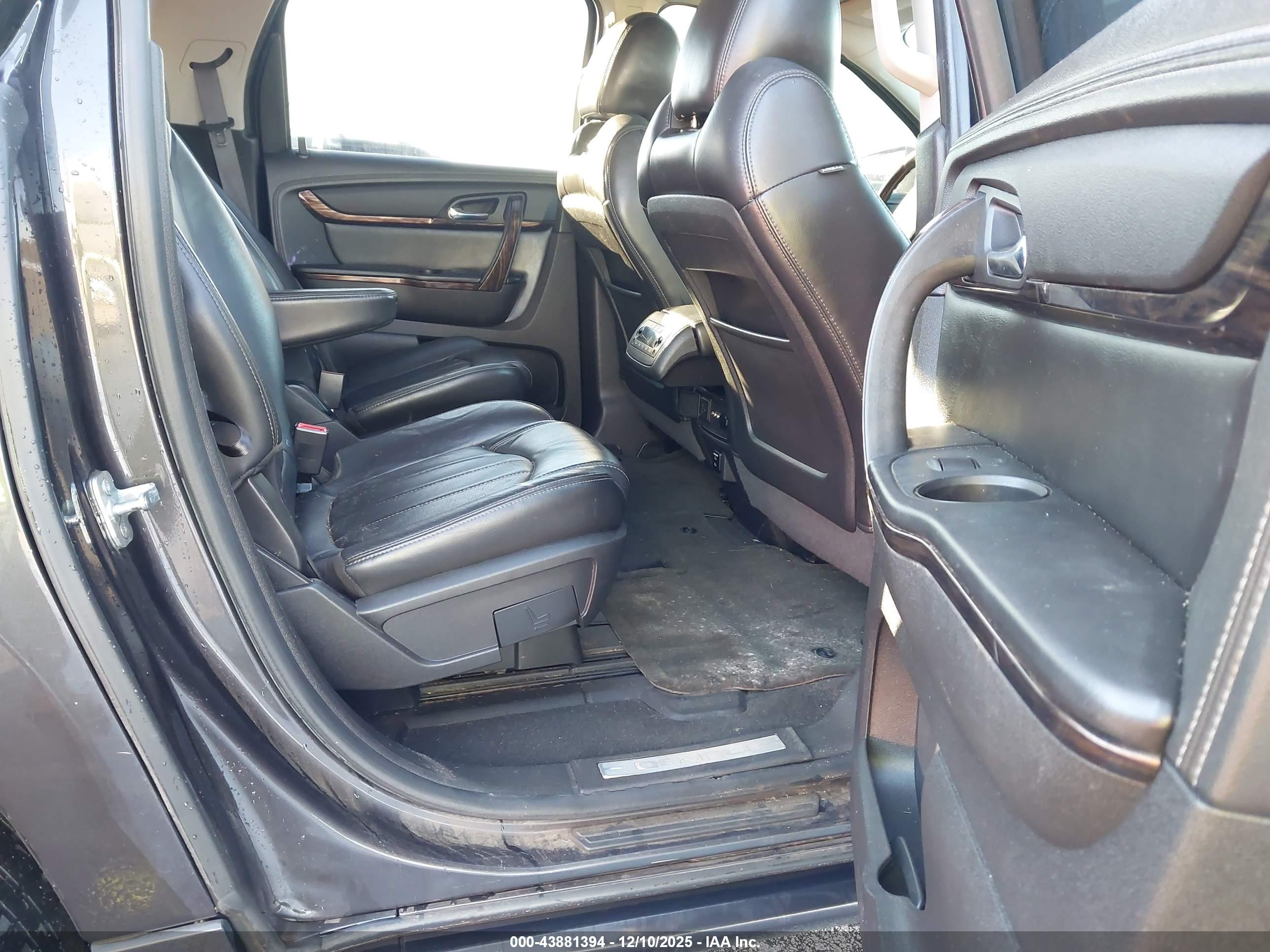 GMC ACADIA image 8