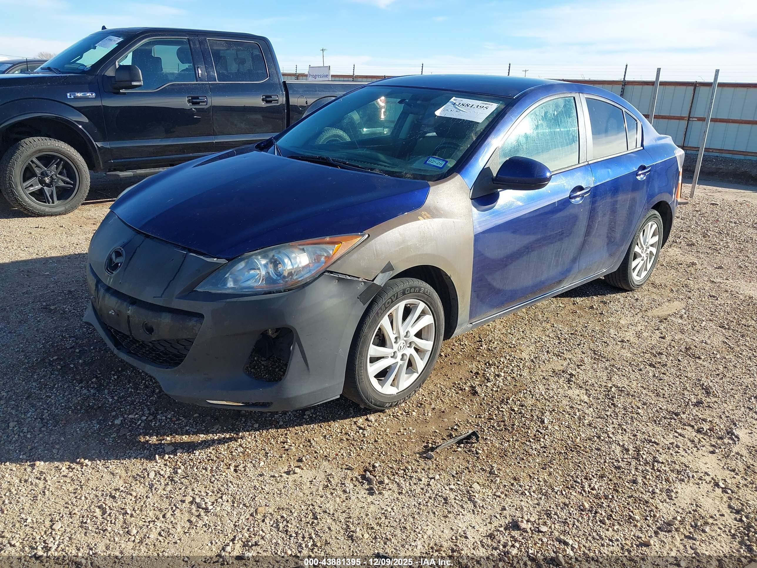 MAZDA MAZDA3 image 2