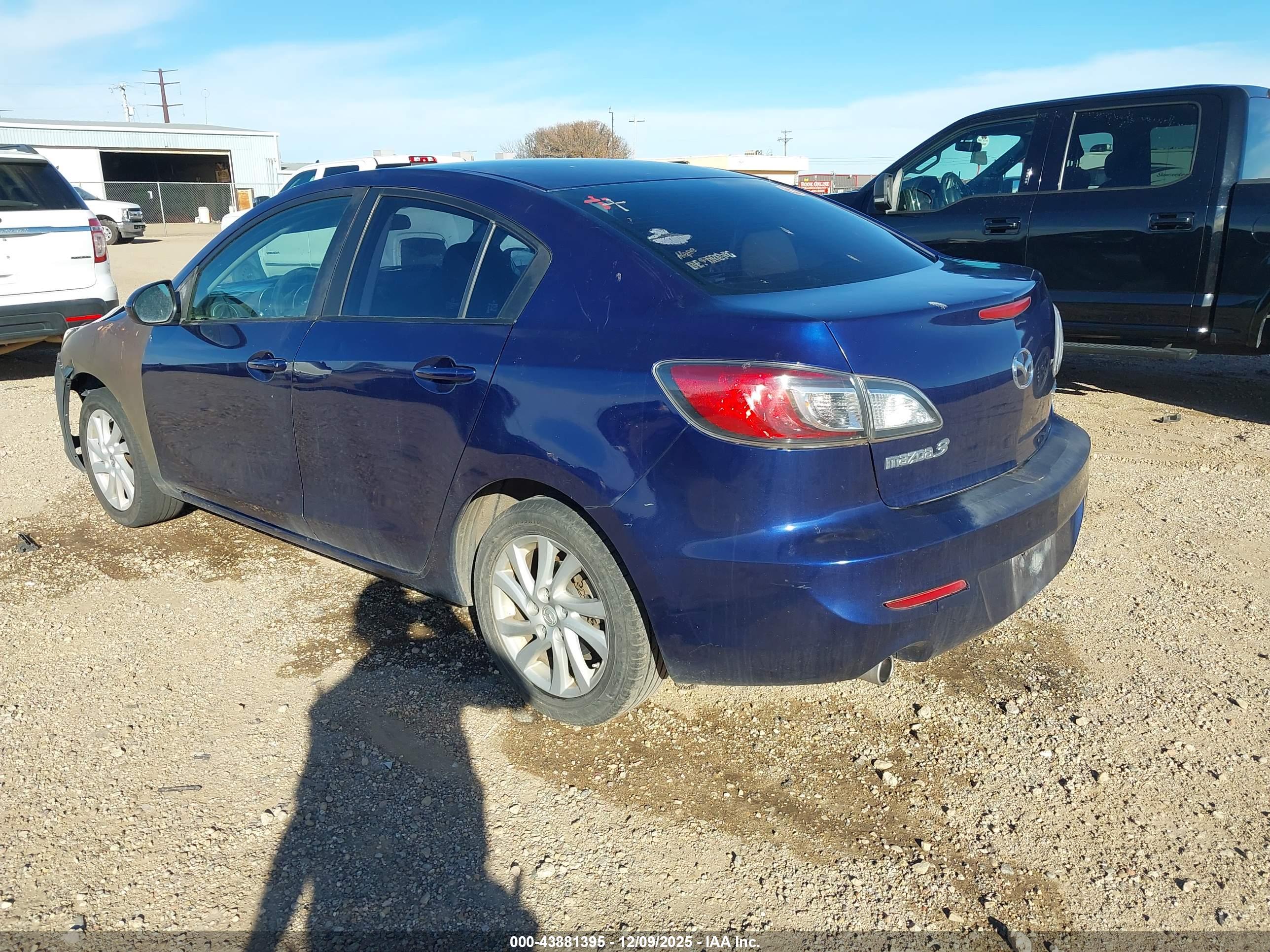 MAZDA MAZDA3 image 3