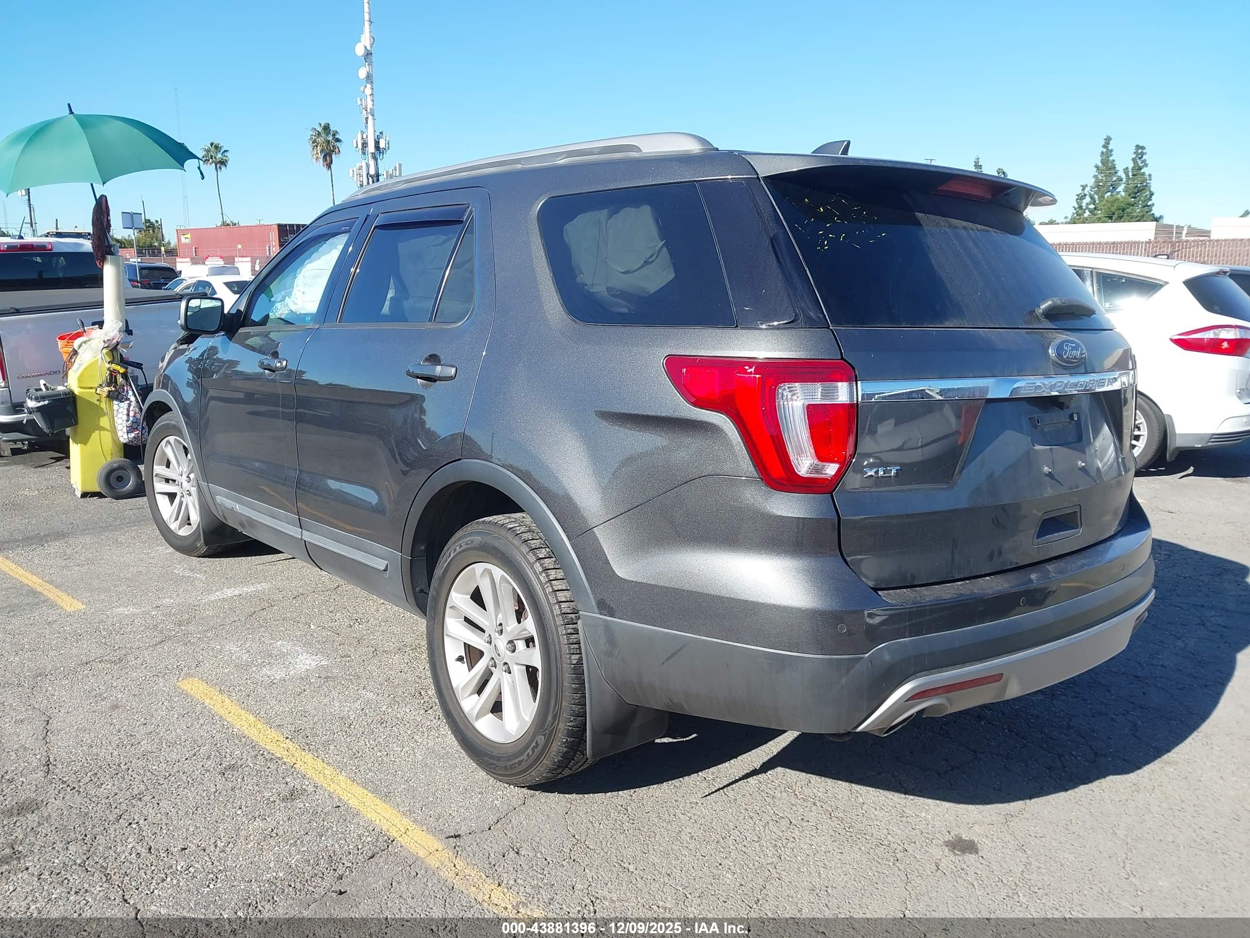 FORD EXPLORER image 3
