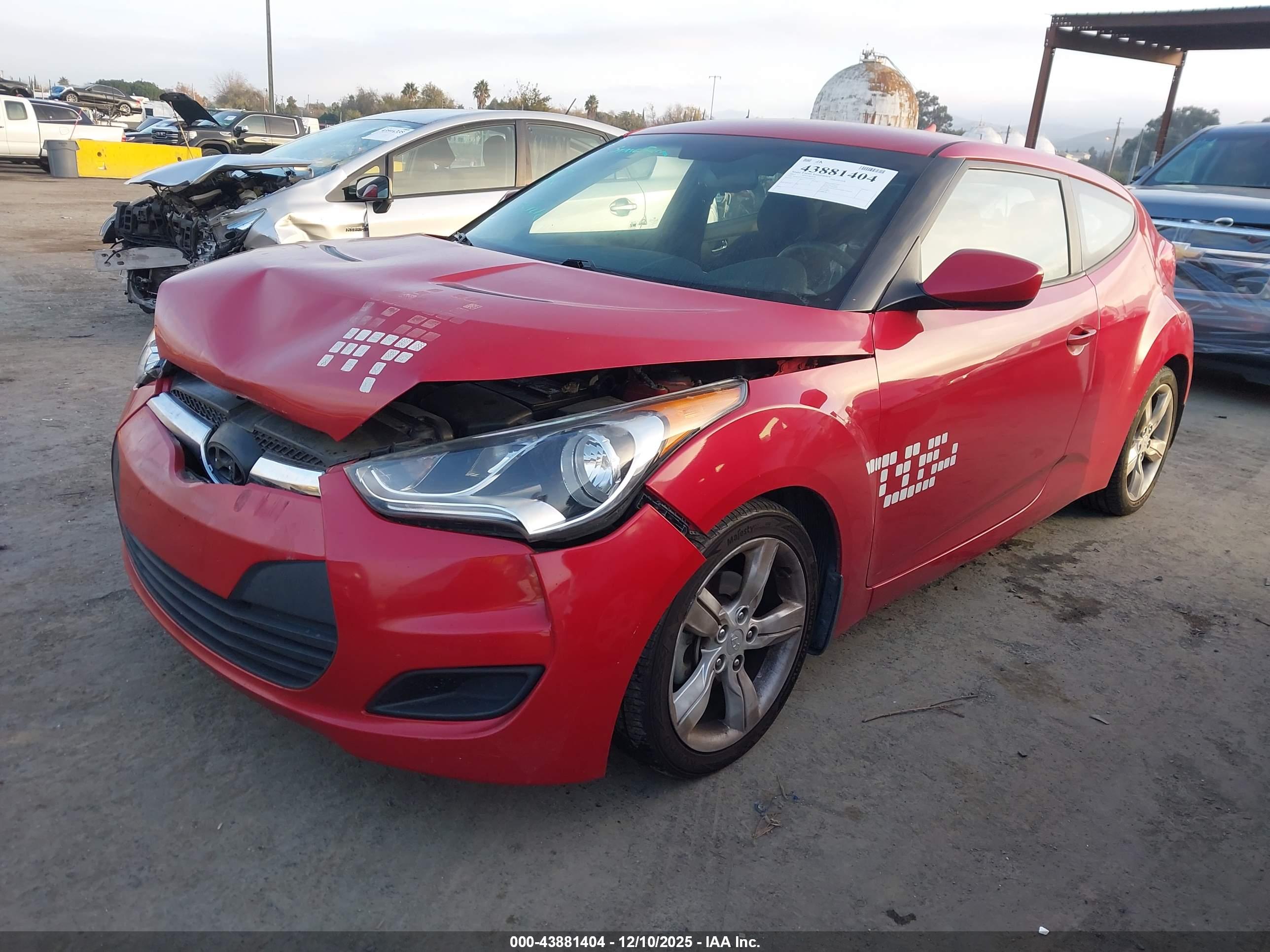 HYUNDAI VELOSTER image 2