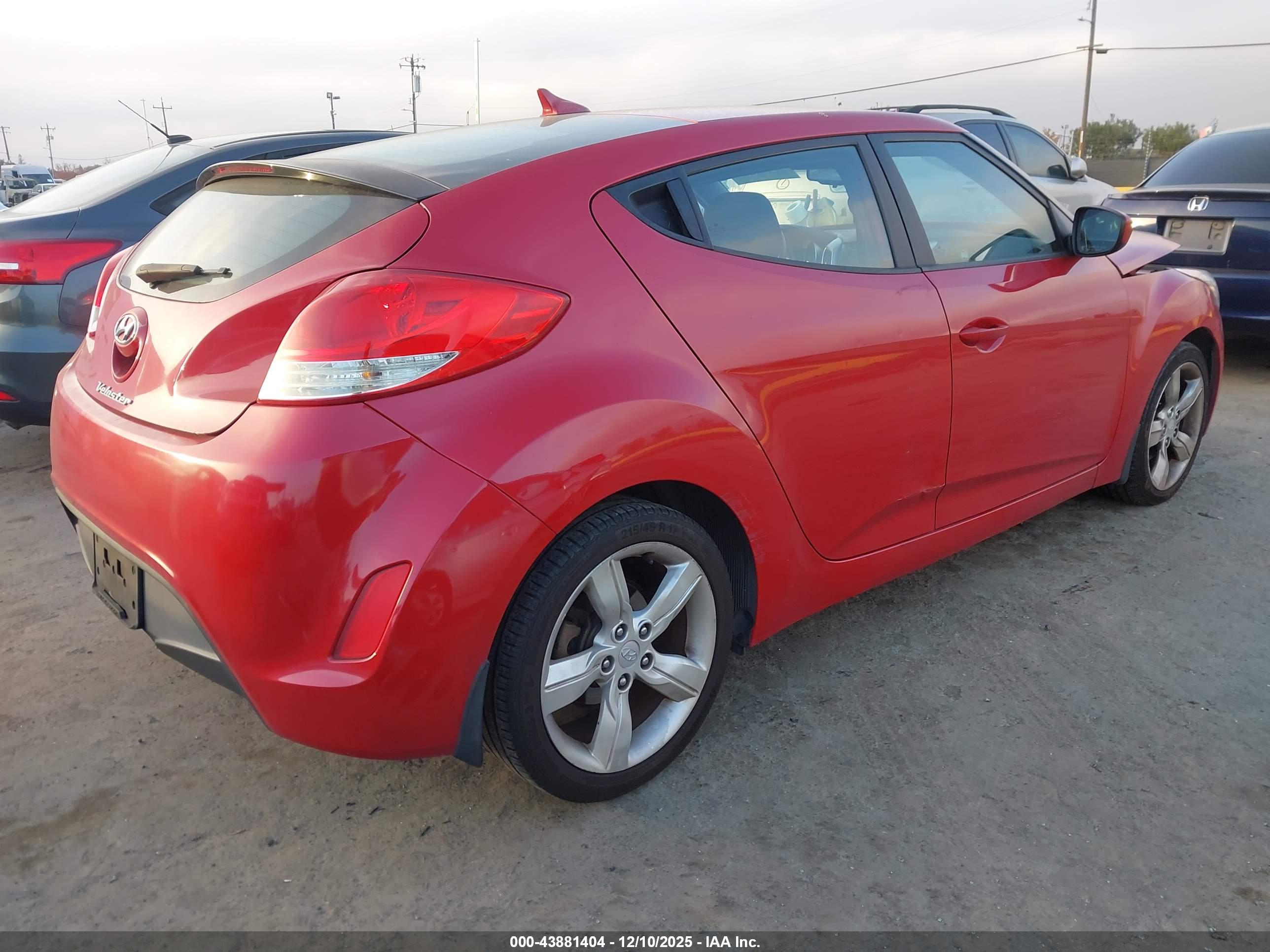 HYUNDAI VELOSTER image 4