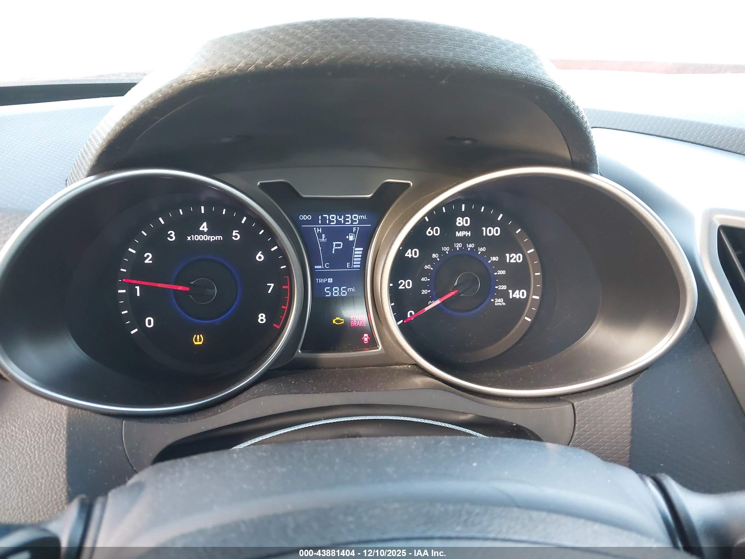 HYUNDAI VELOSTER image 7