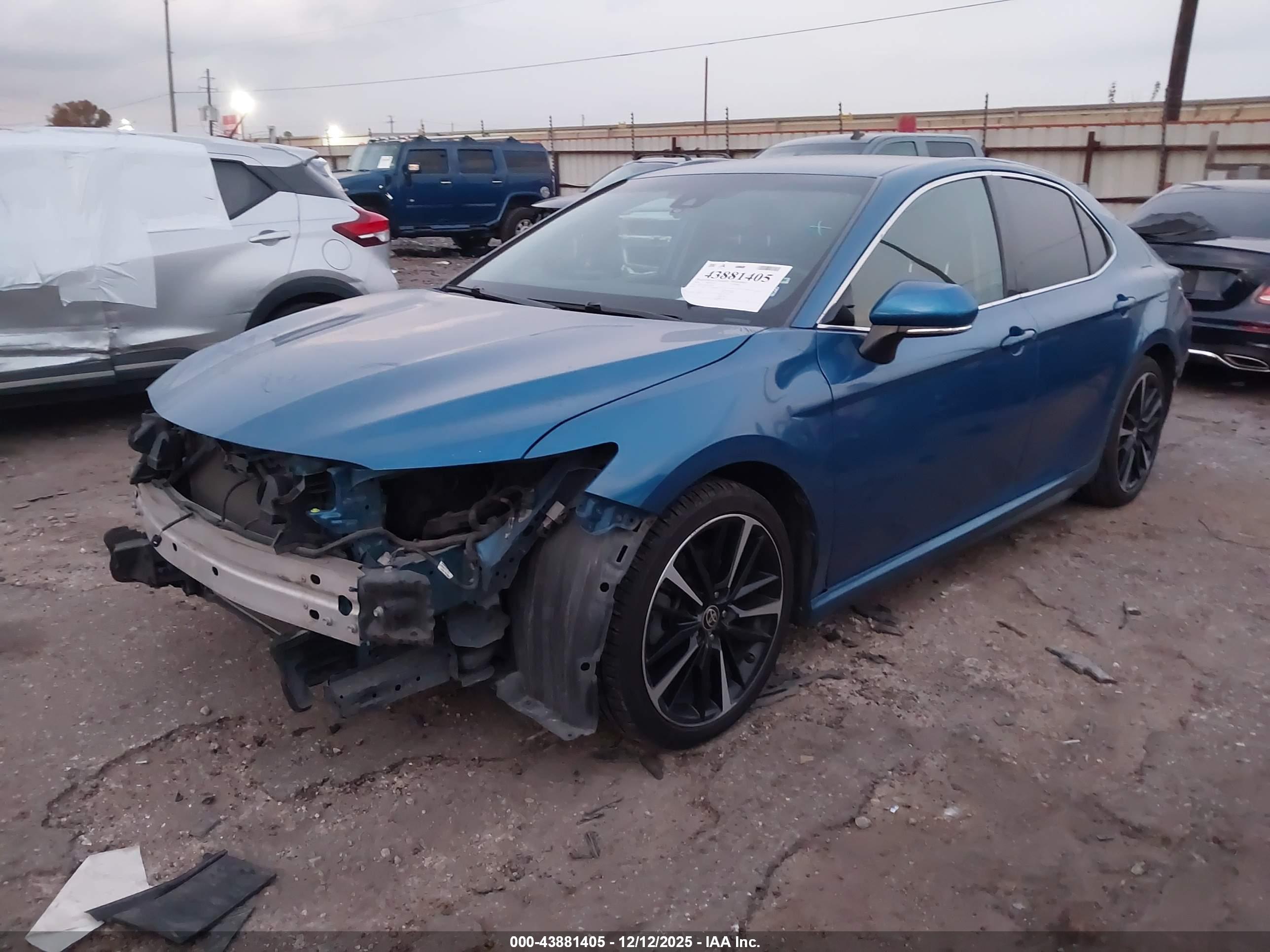 TOYOTA CAMRY image 2