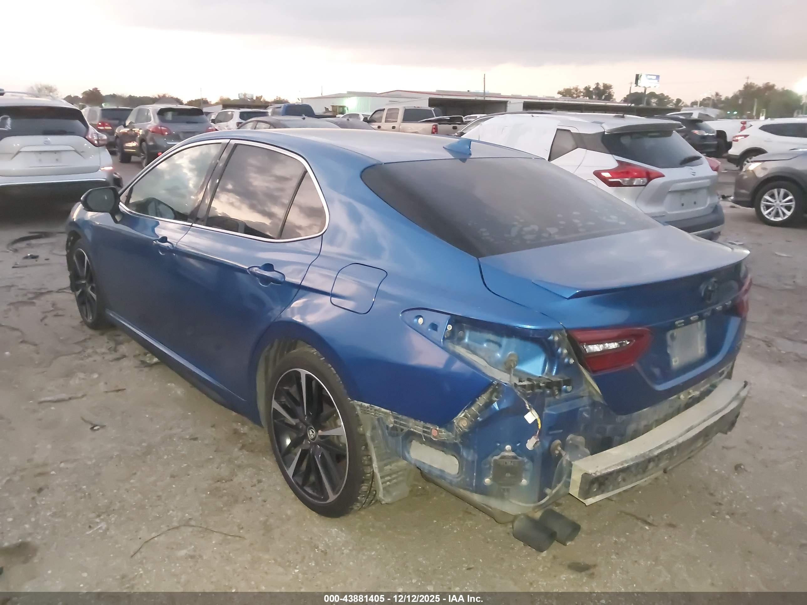 TOYOTA CAMRY image 3