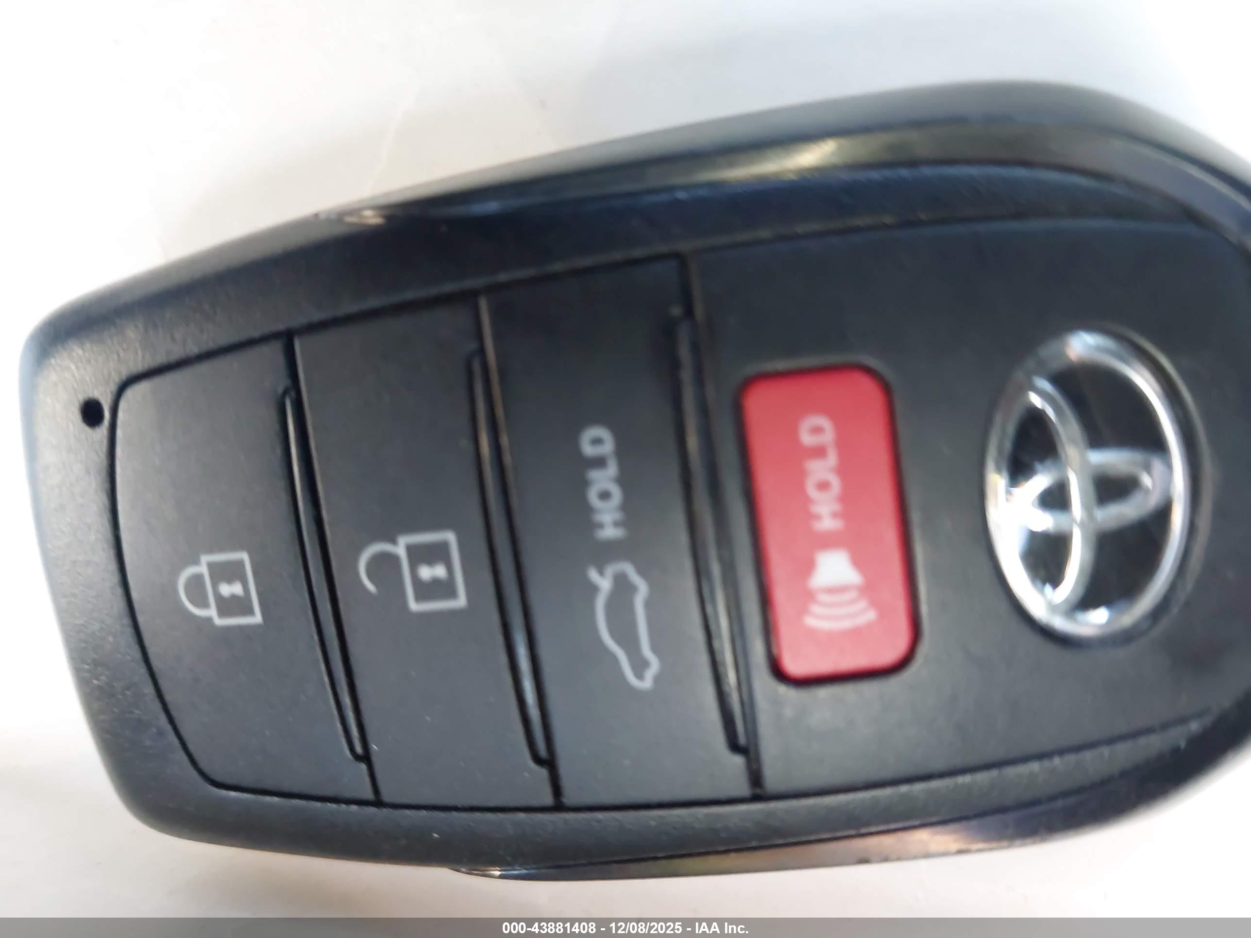 TOYOTA CAMRY image 11
