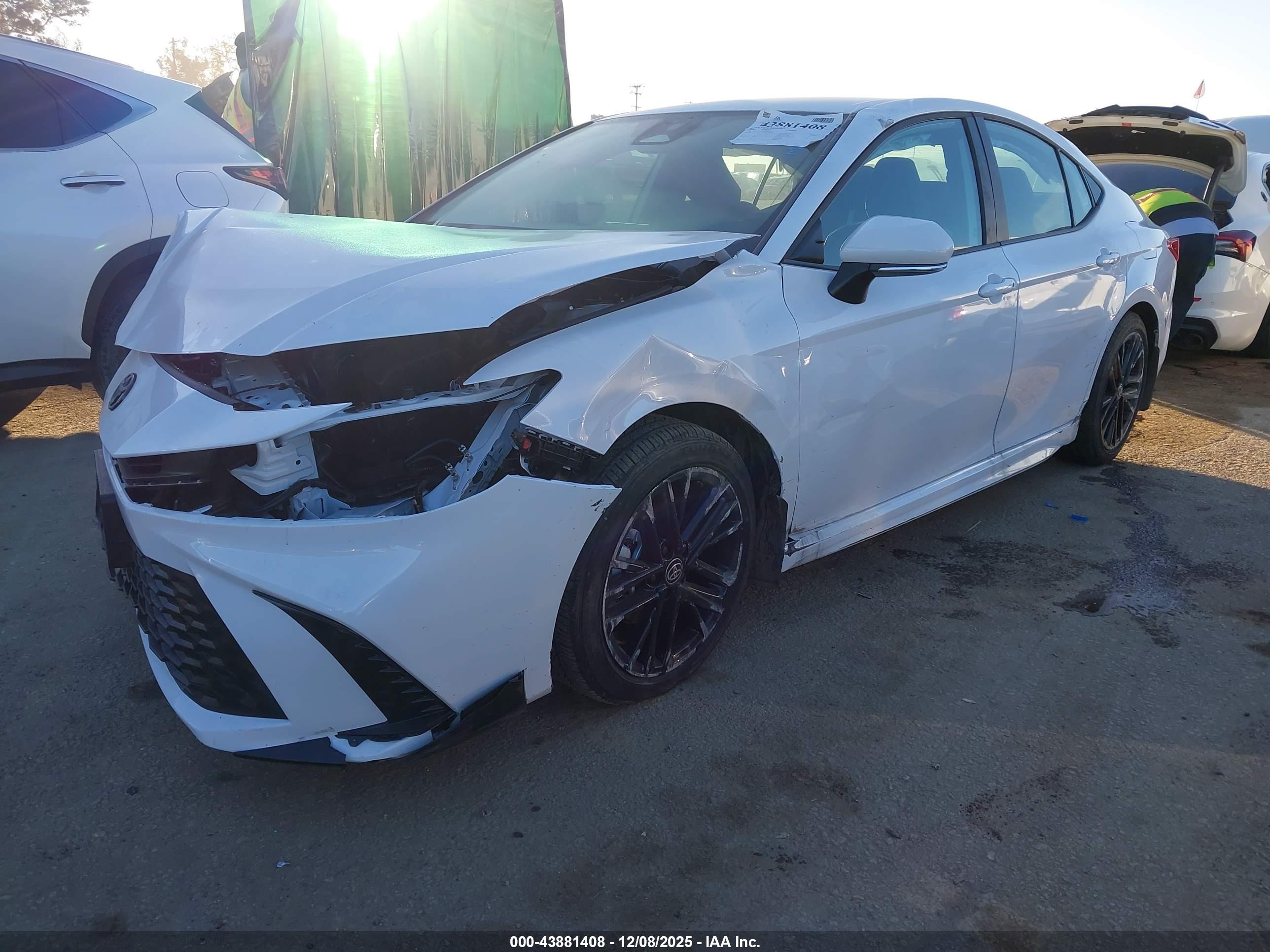 TOYOTA CAMRY image 2