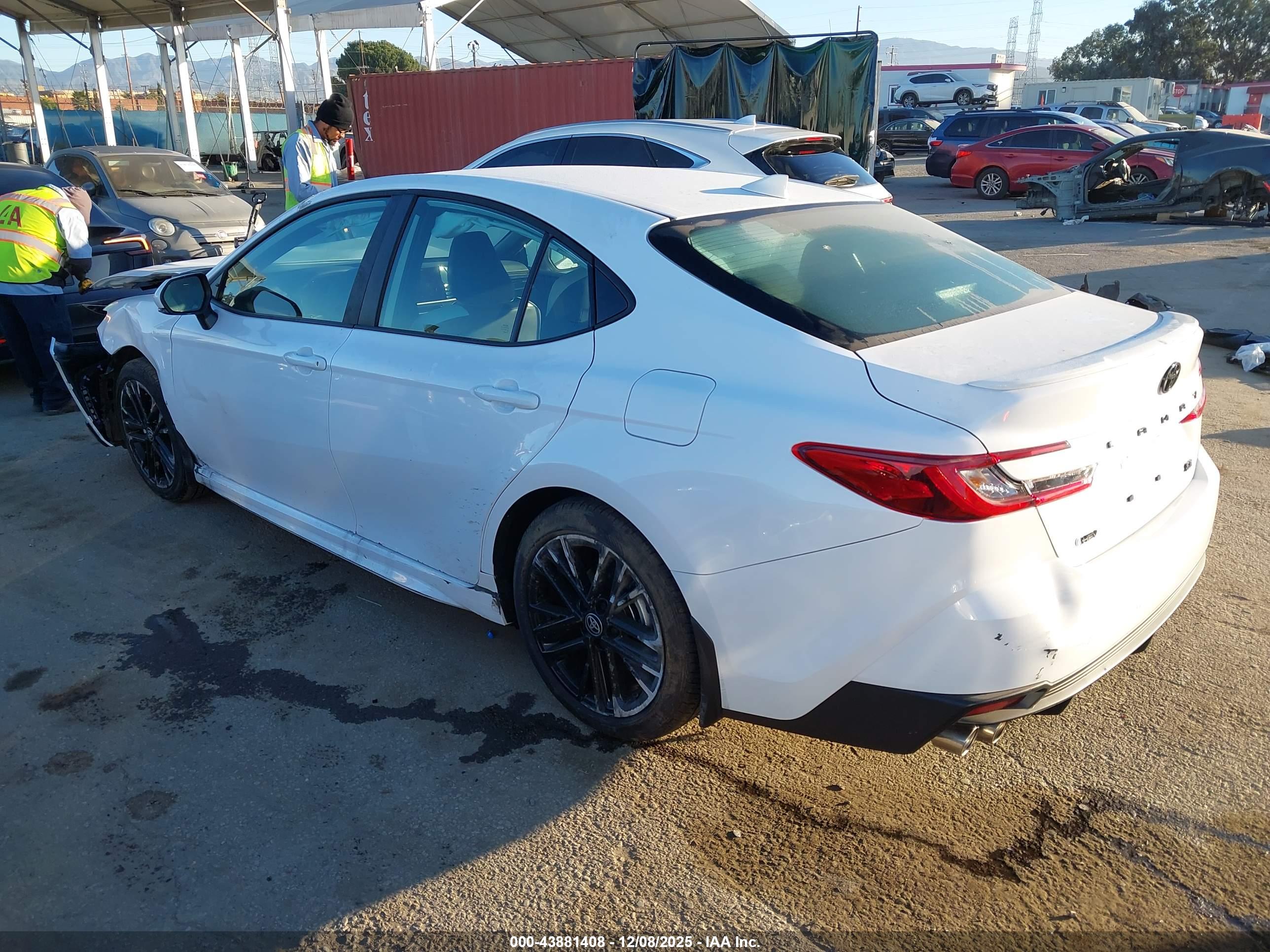 TOYOTA CAMRY image 3
