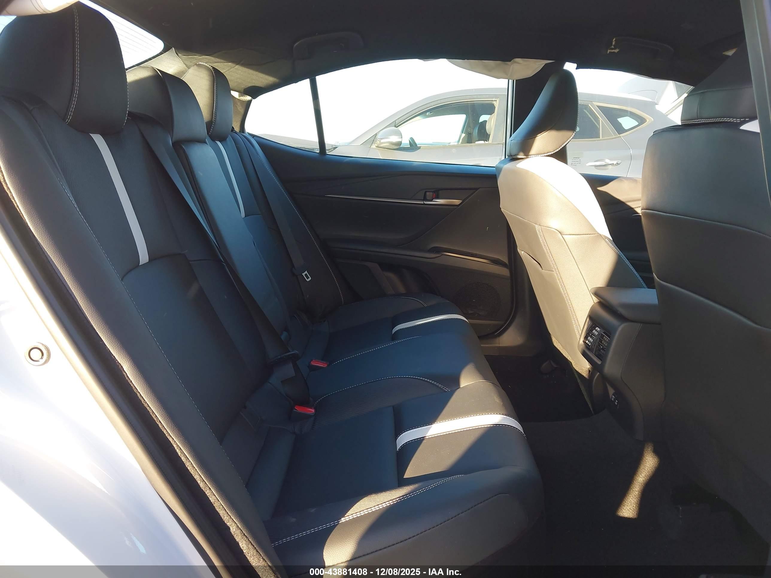 TOYOTA CAMRY image 8