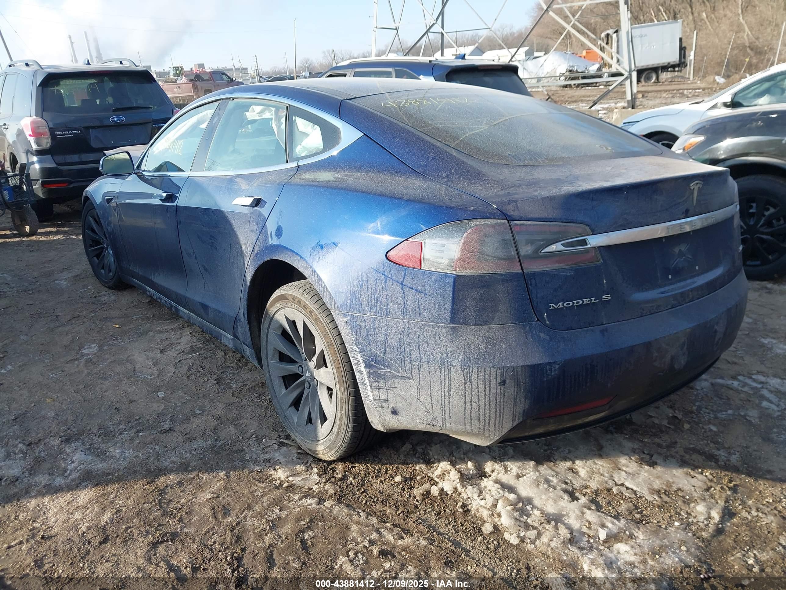 TESLA MODEL image 3