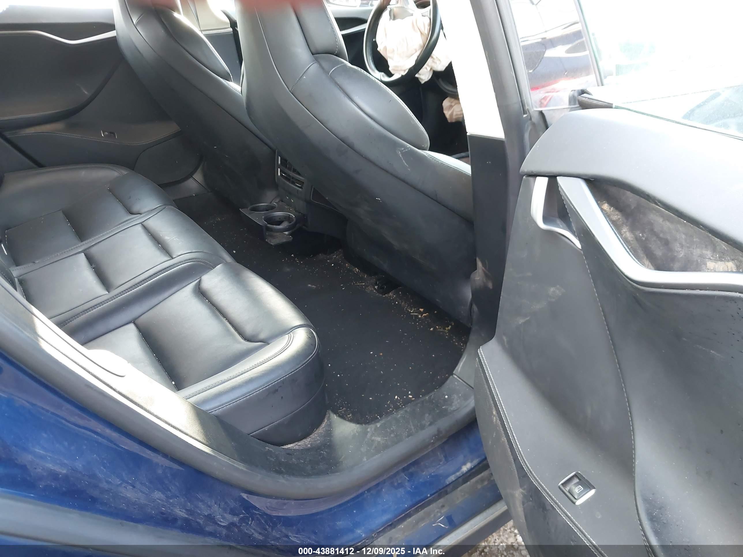 TESLA MODEL image 8