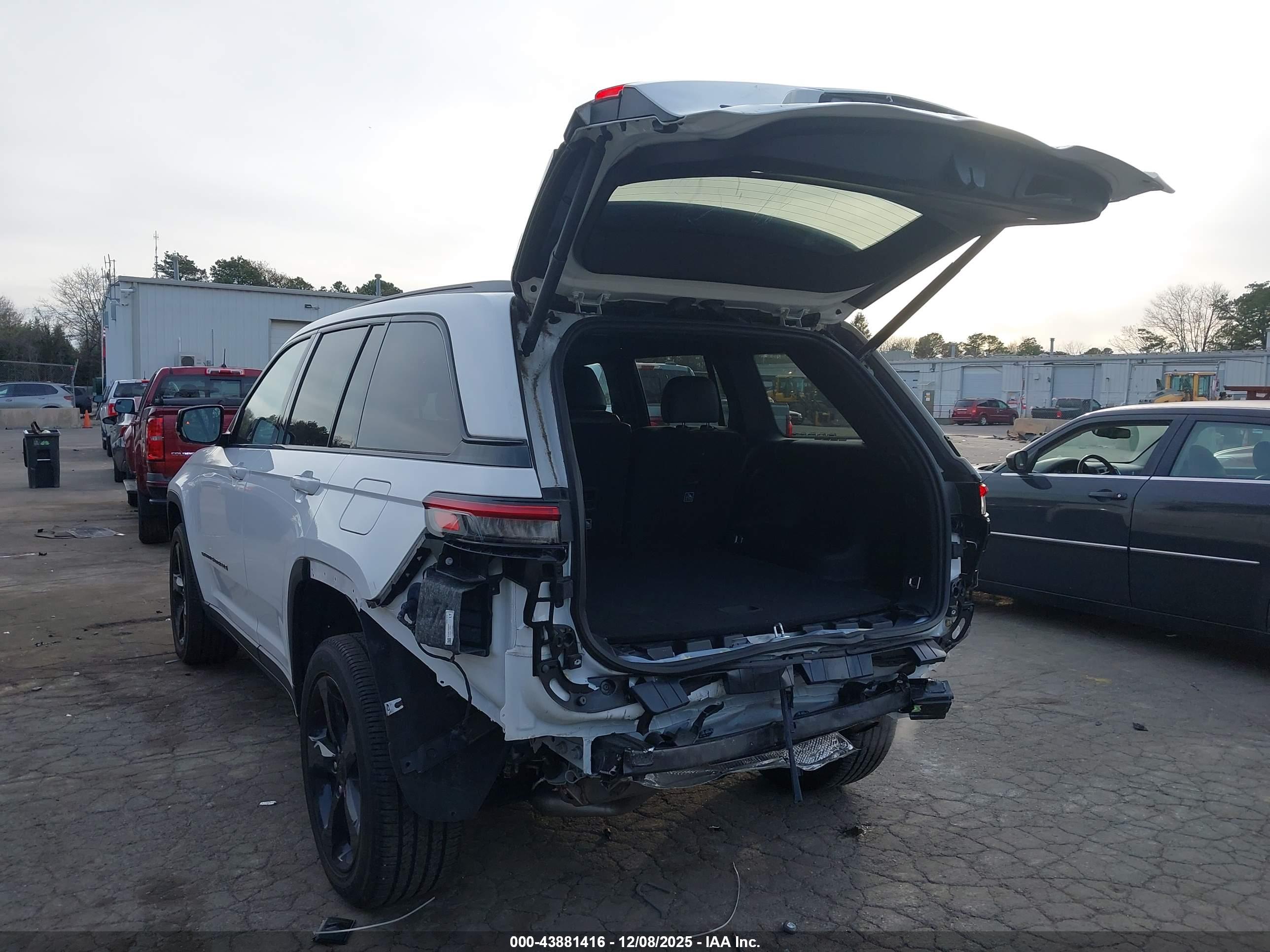 JEEP GRAND image 3