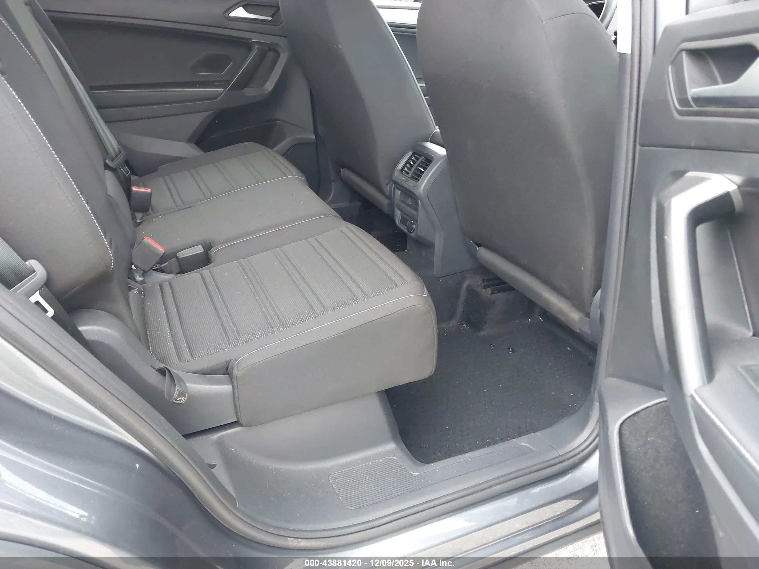 VOLKSWAGEN TIGUAN image 8