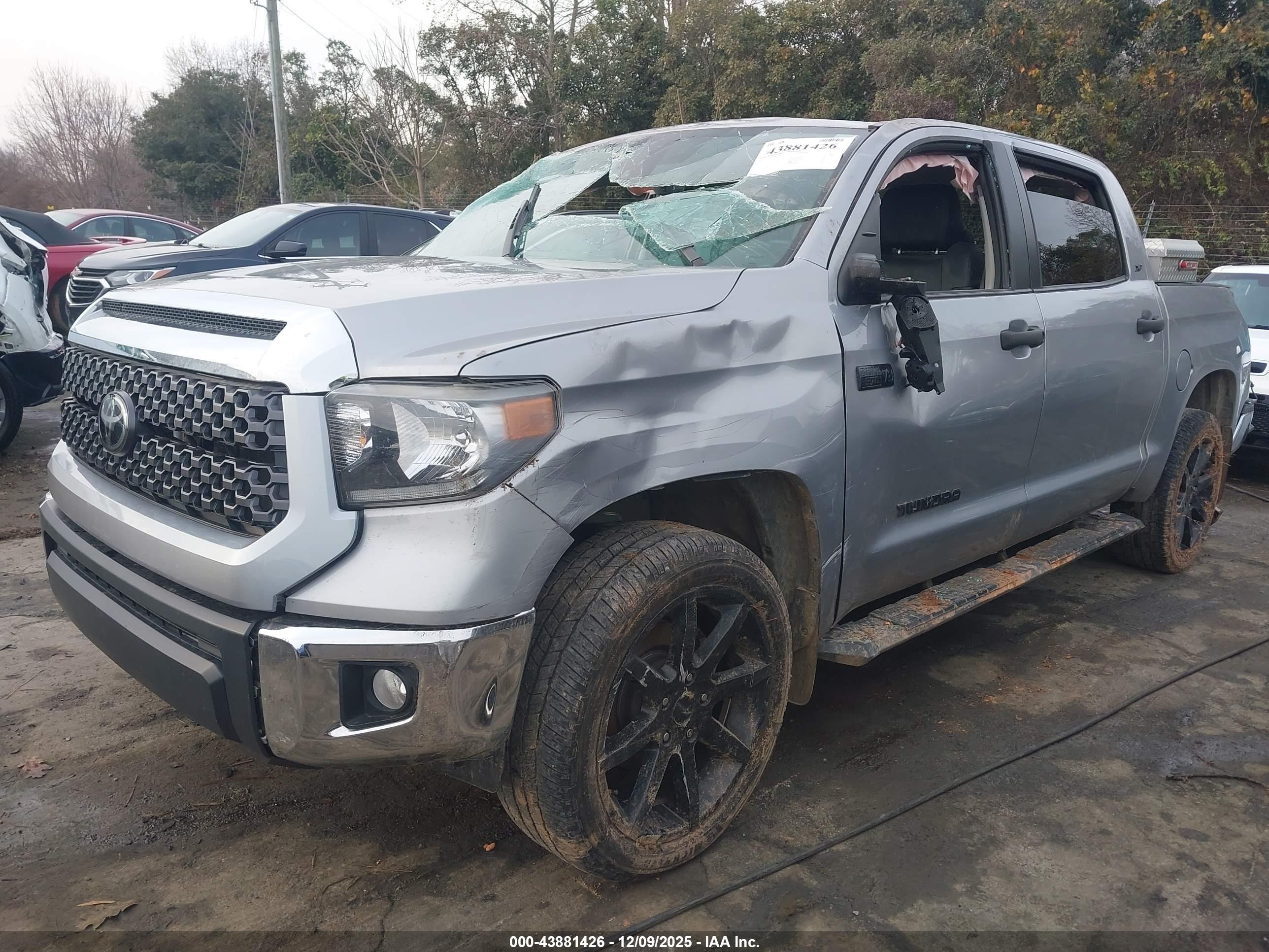 TOYOTA TUNDRA image 2