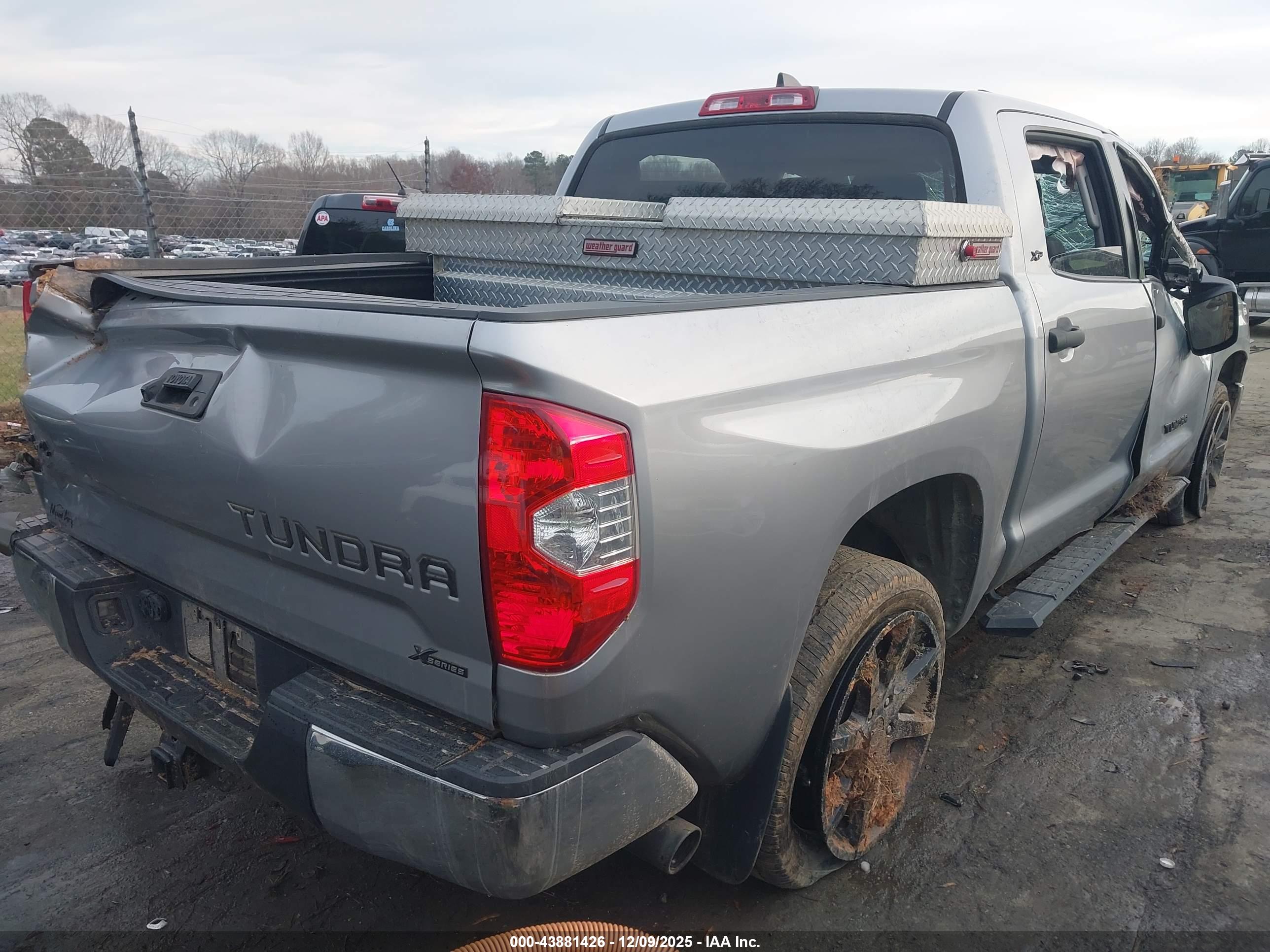 TOYOTA TUNDRA image 4