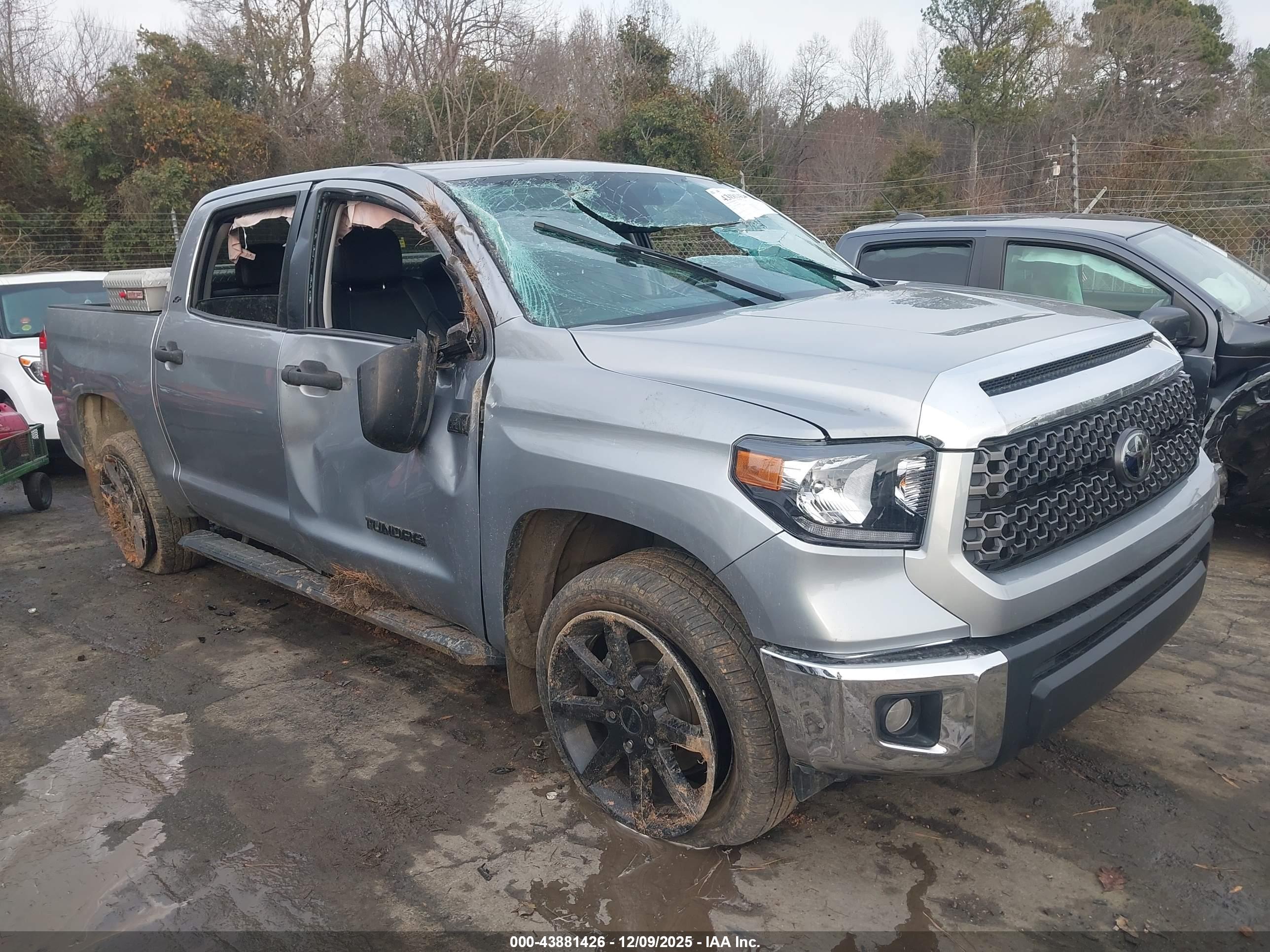 TOYOTA TUNDRA image 6