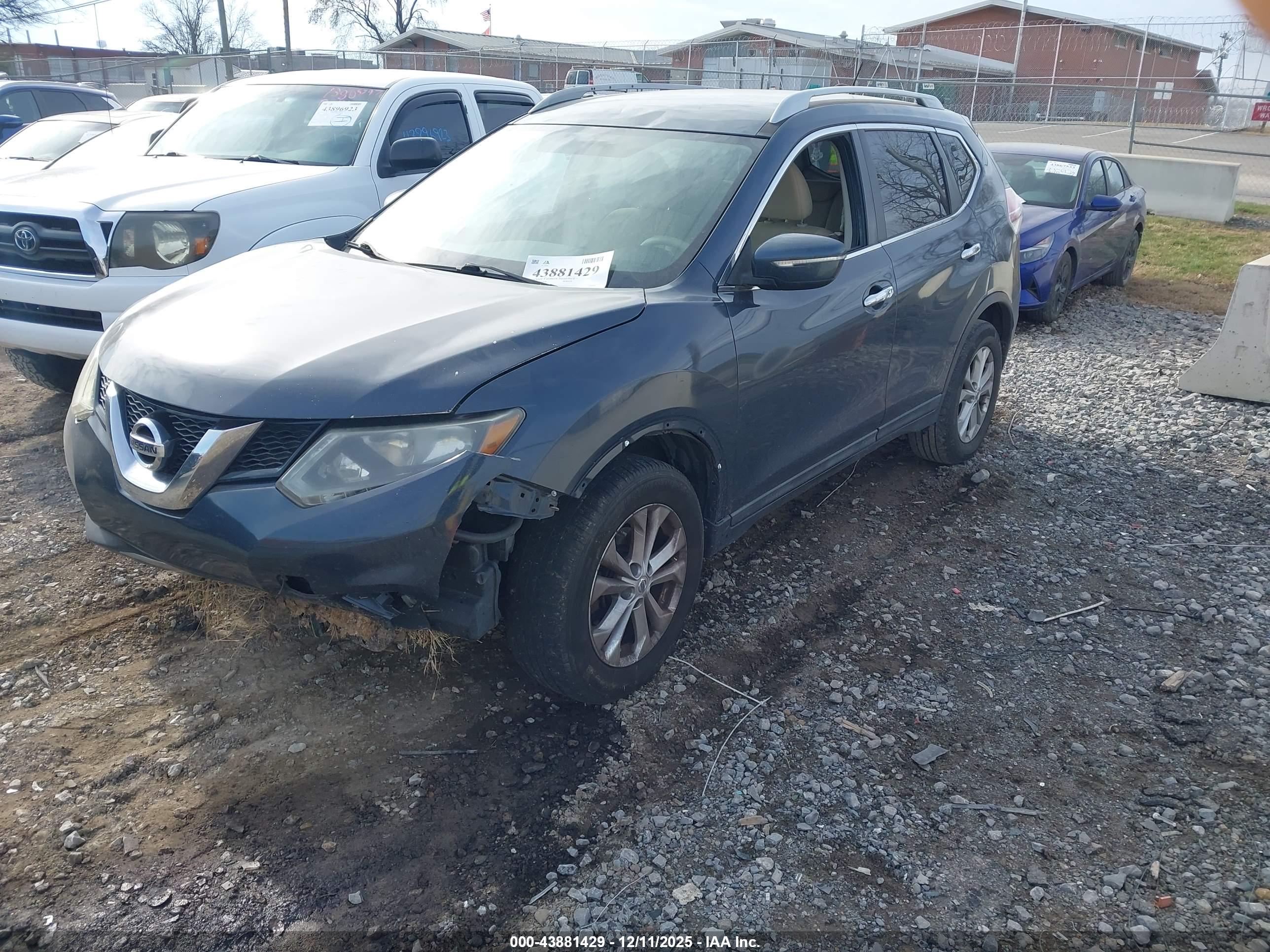 NISSAN ROGUE image 2