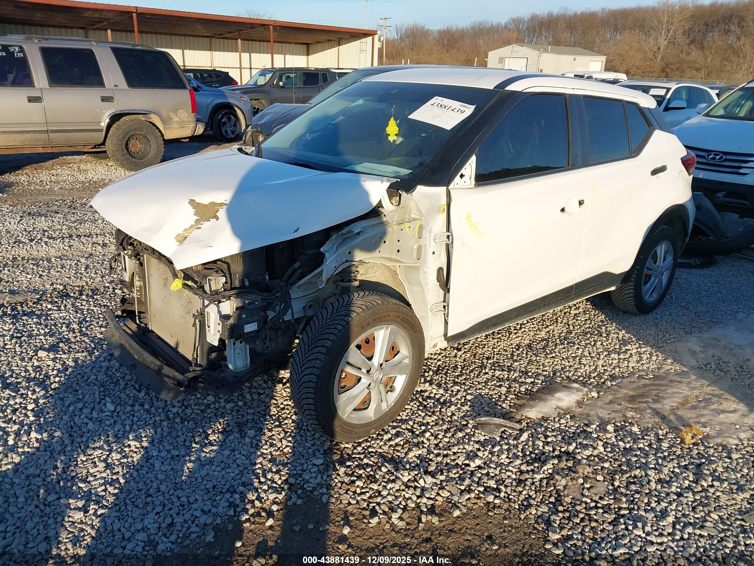 NISSAN KICKS image 2