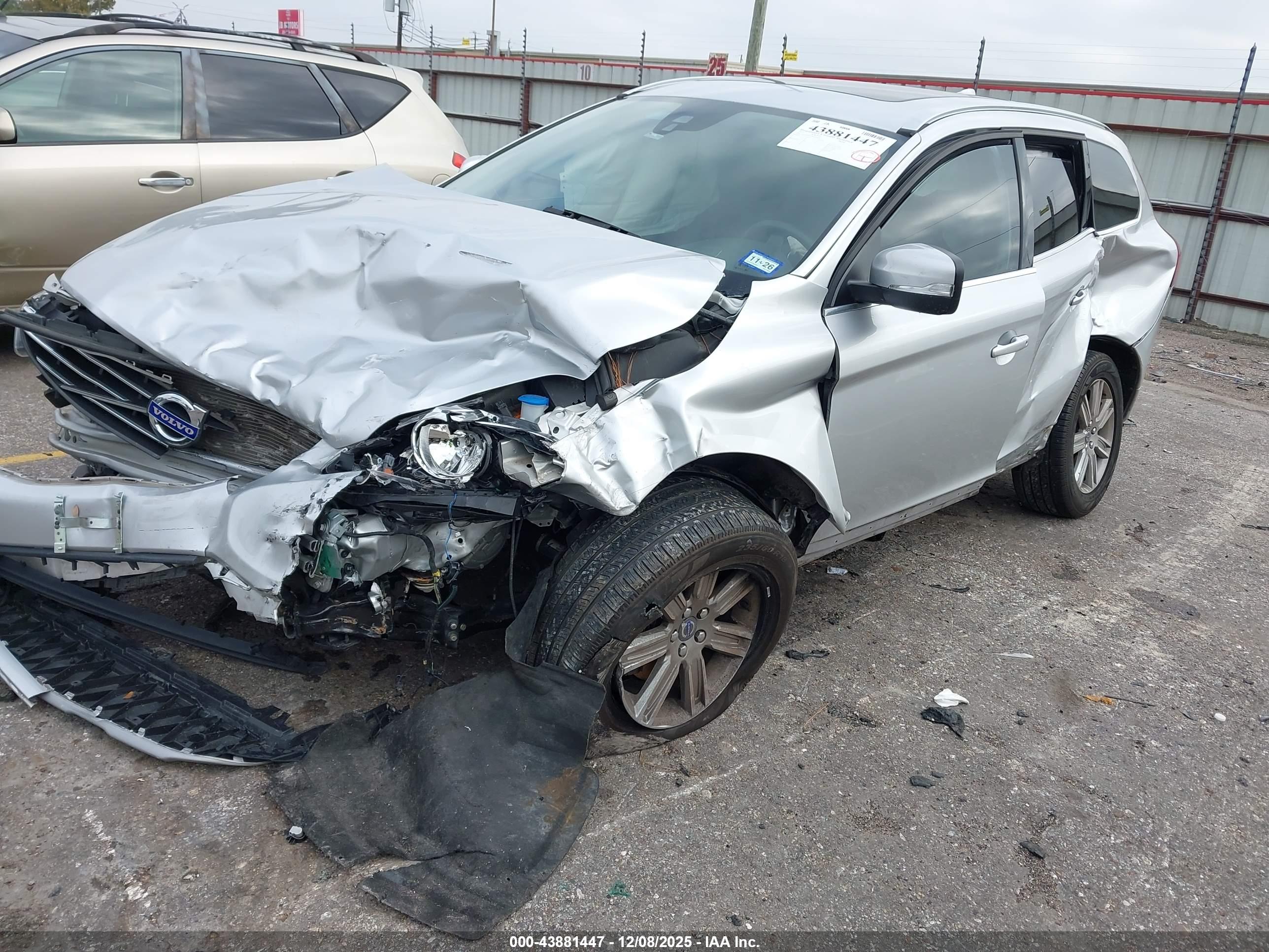 VOLVO XC60 image 2