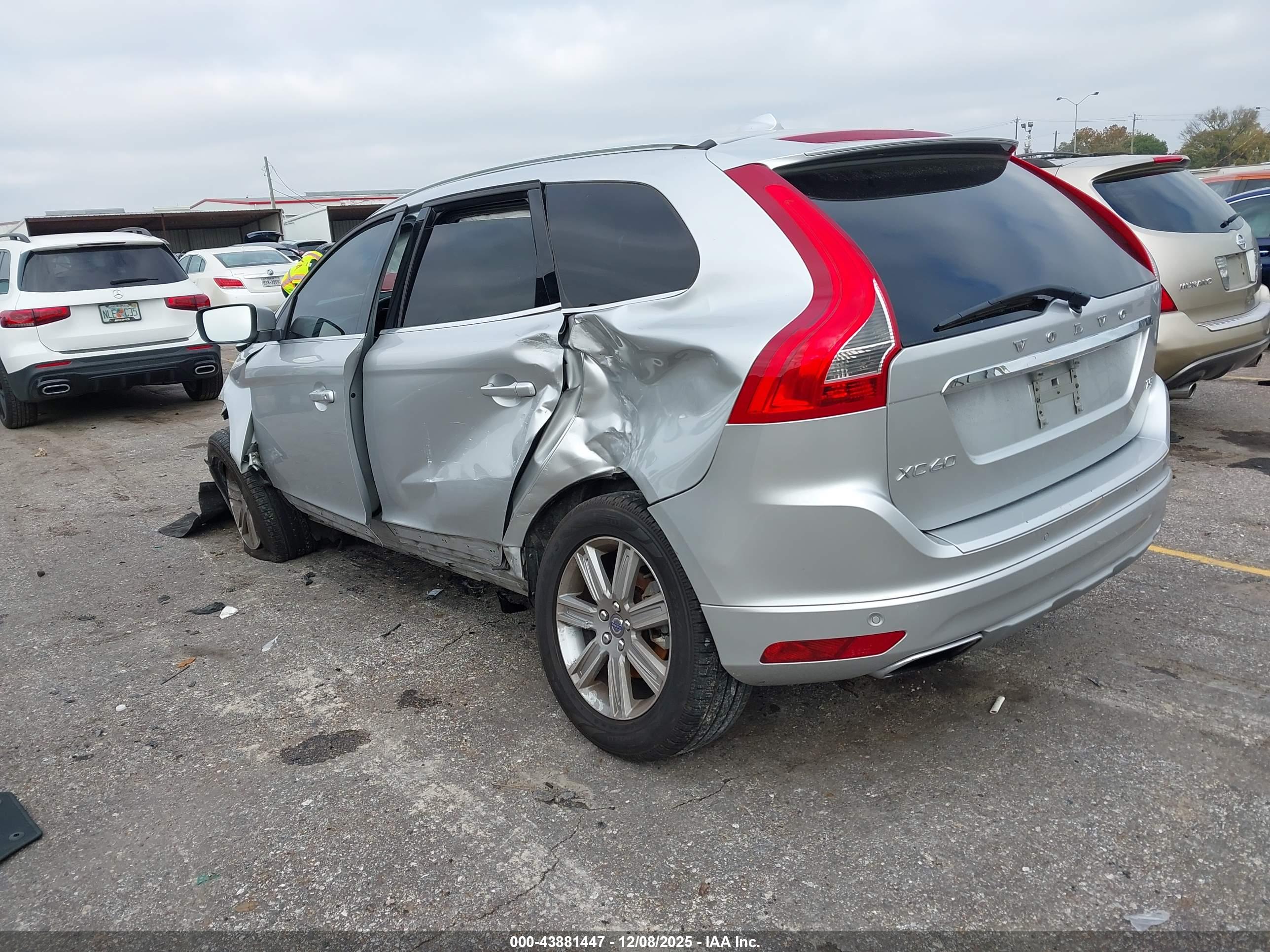 VOLVO XC60 image 3