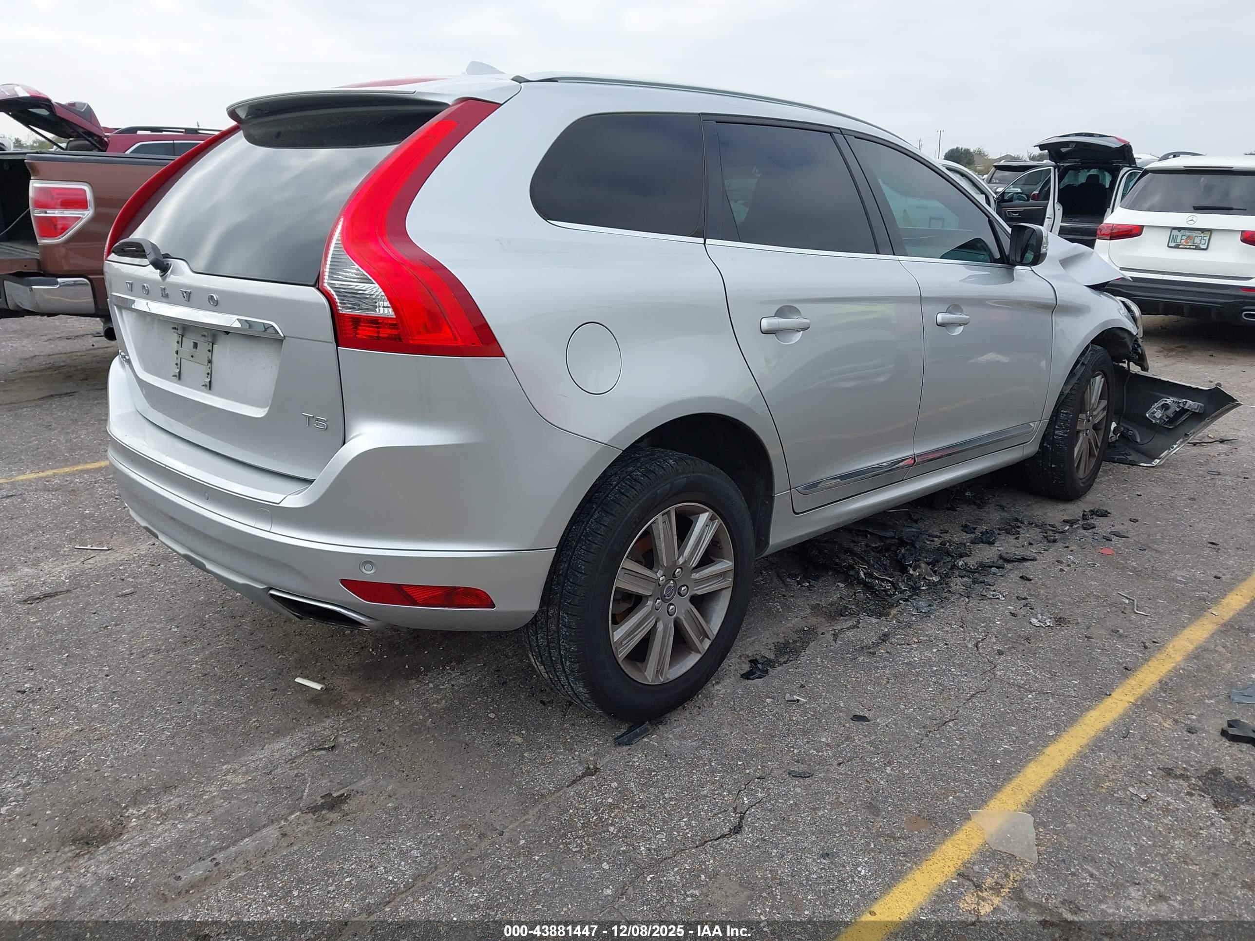 VOLVO XC60 image 4