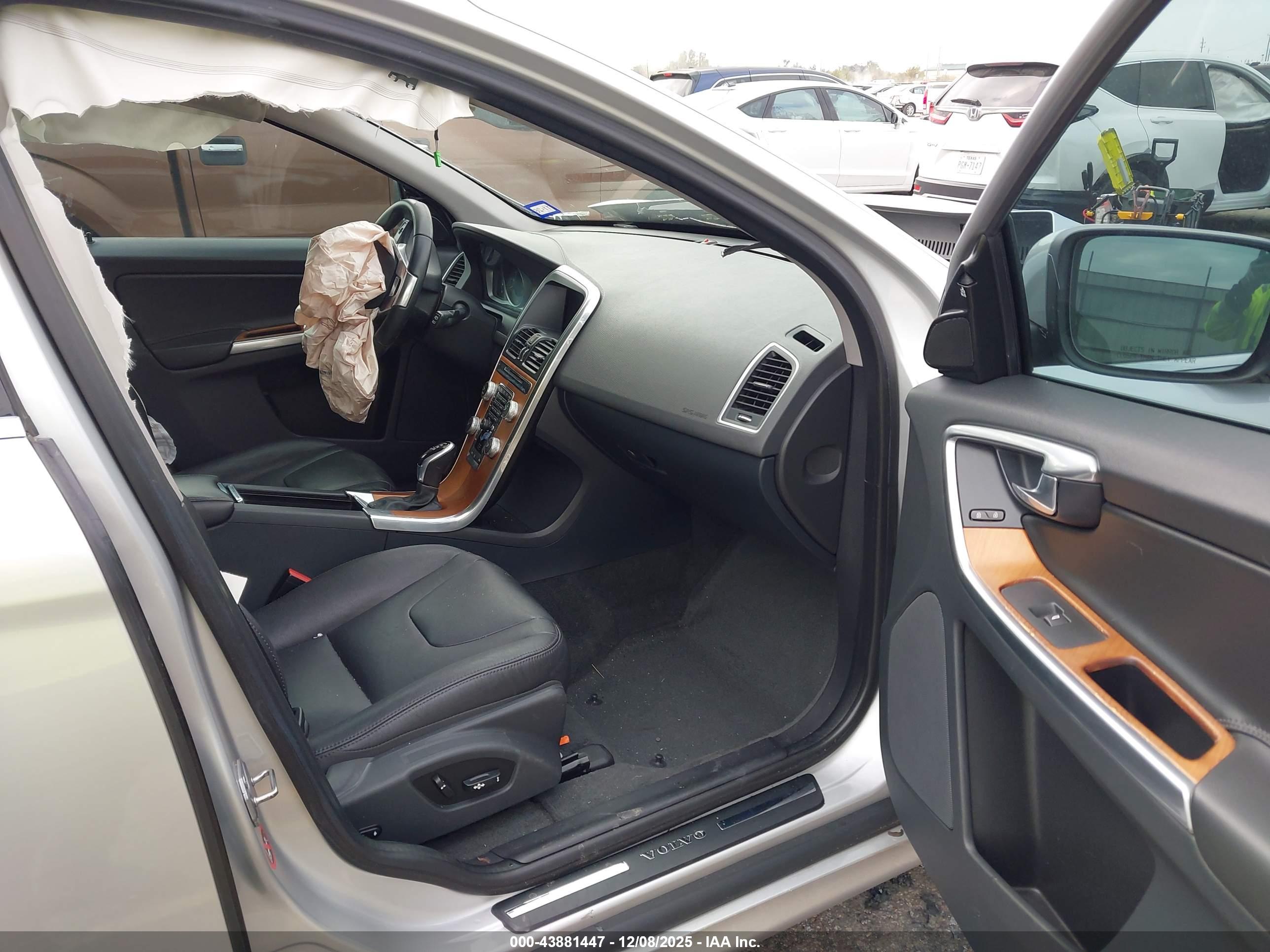 VOLVO XC60 image 5