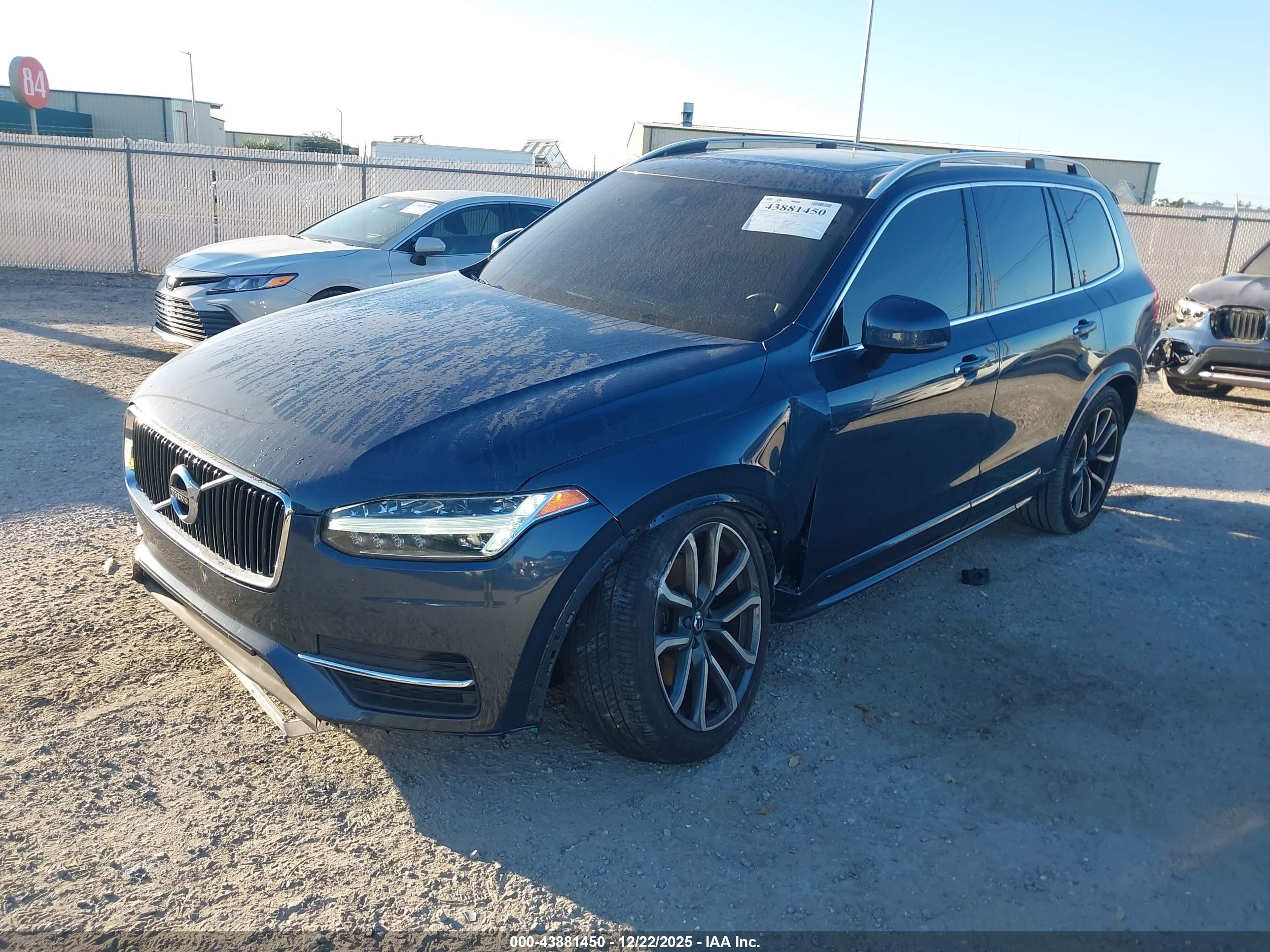 VOLVO XC90 image 2