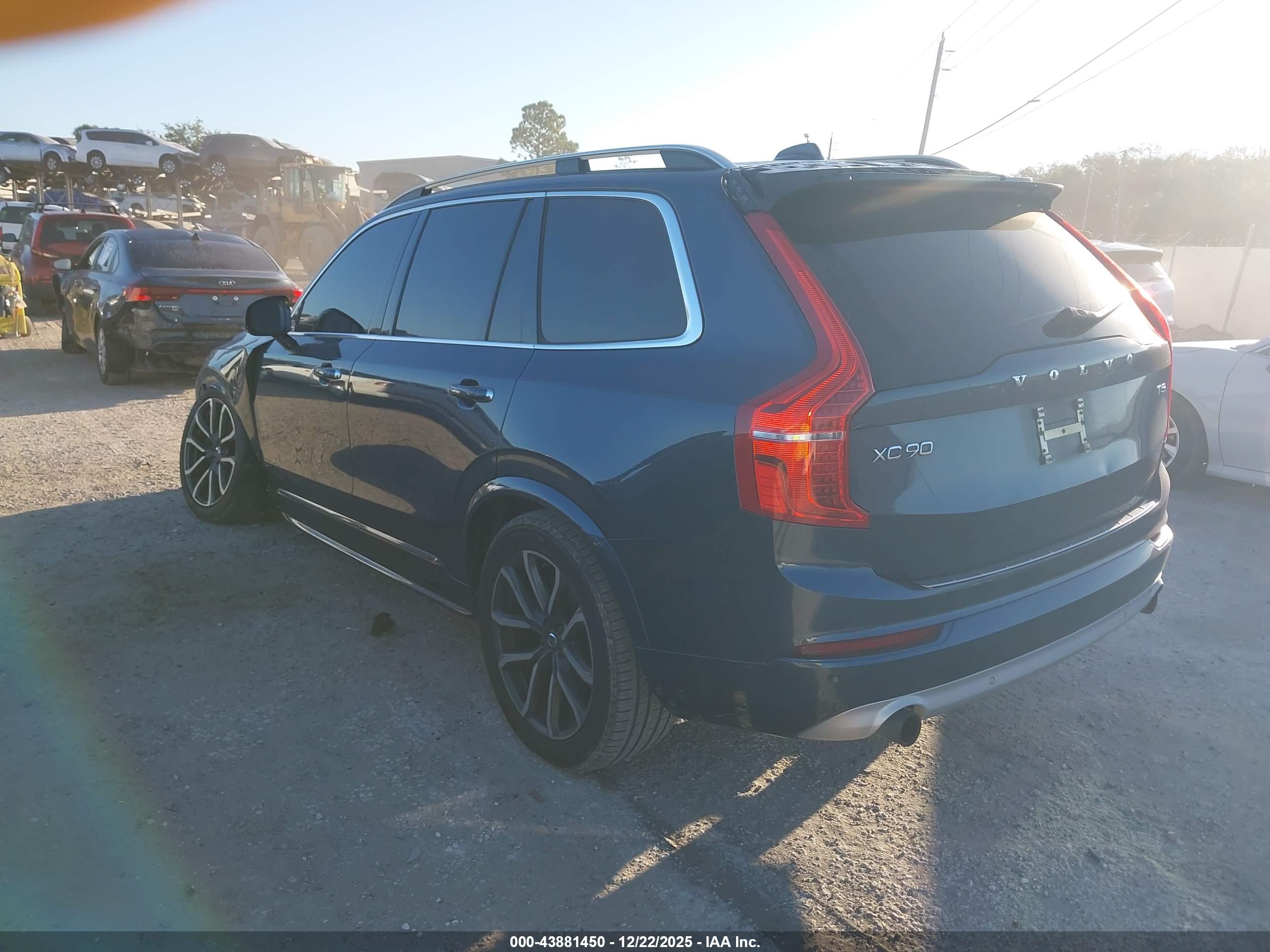 VOLVO XC90 image 3