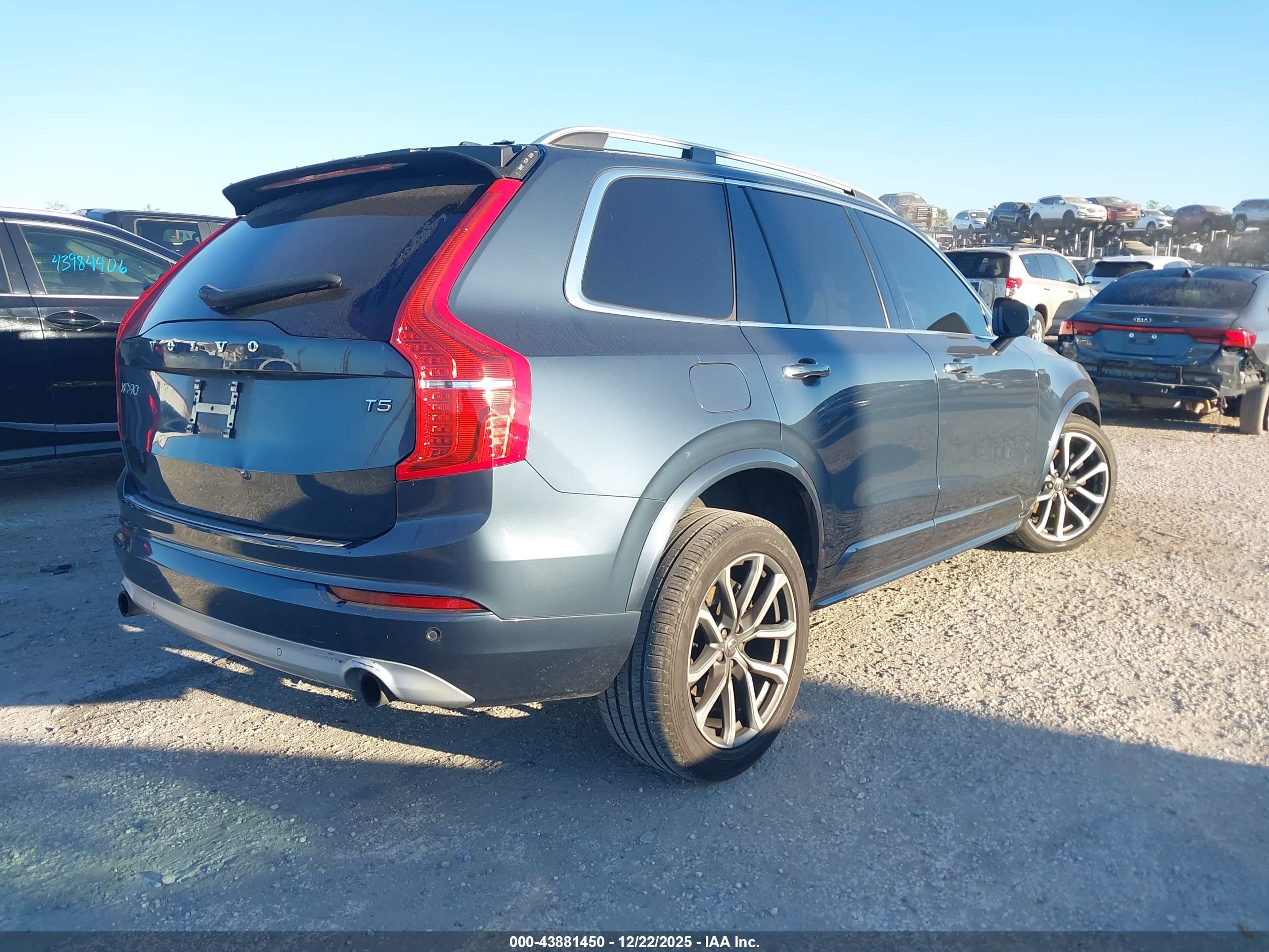 VOLVO XC90 image 4