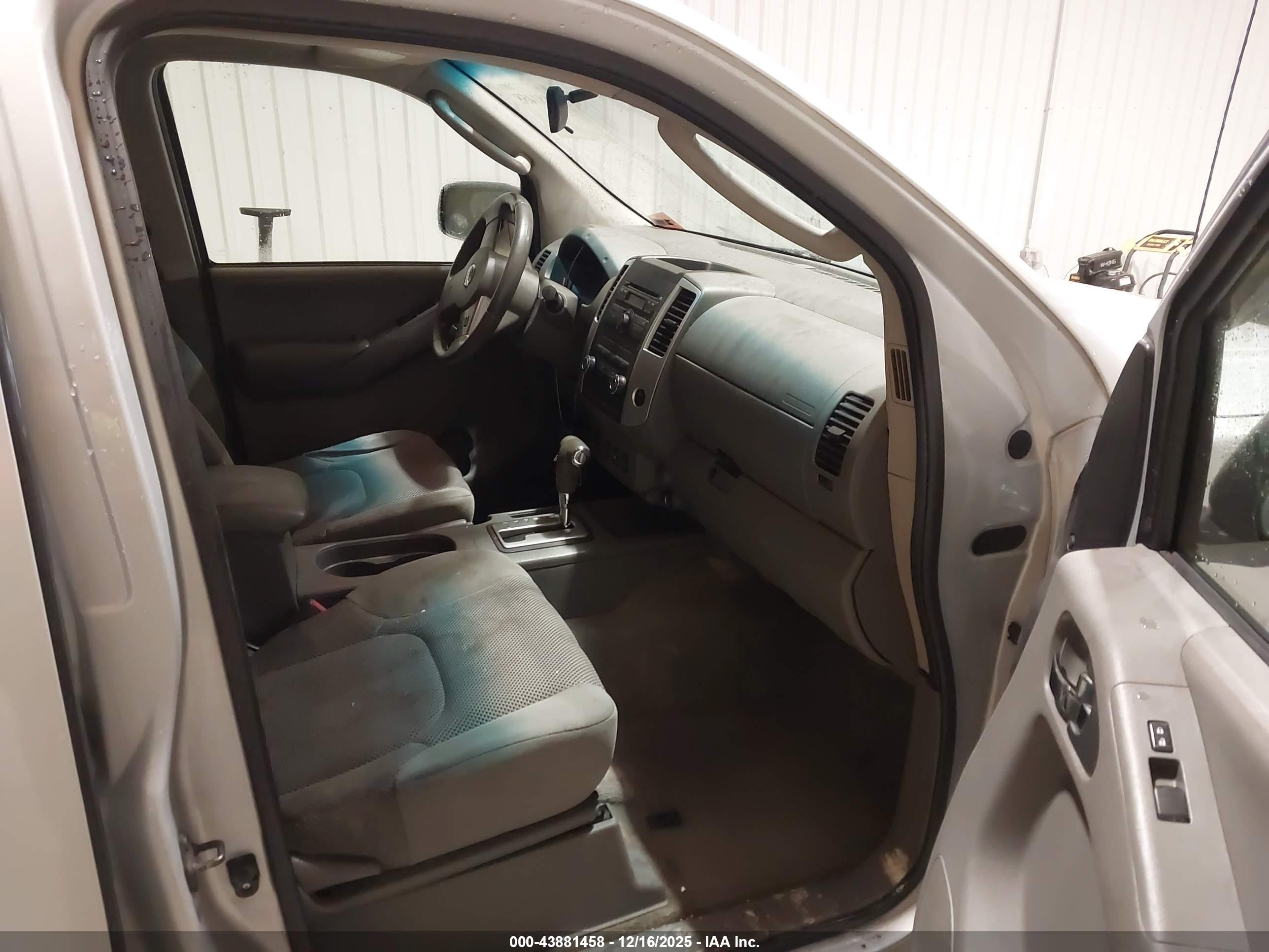 NISSAN FRONTIER image 5