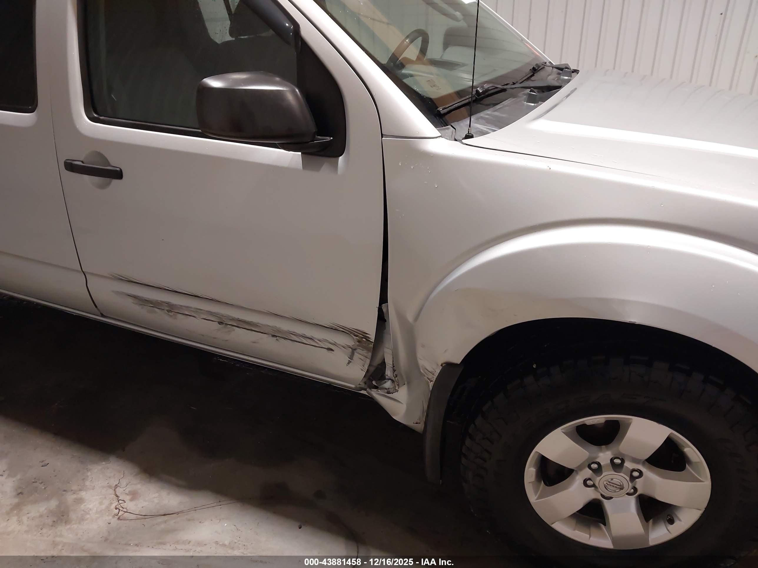 NISSAN FRONTIER image 6