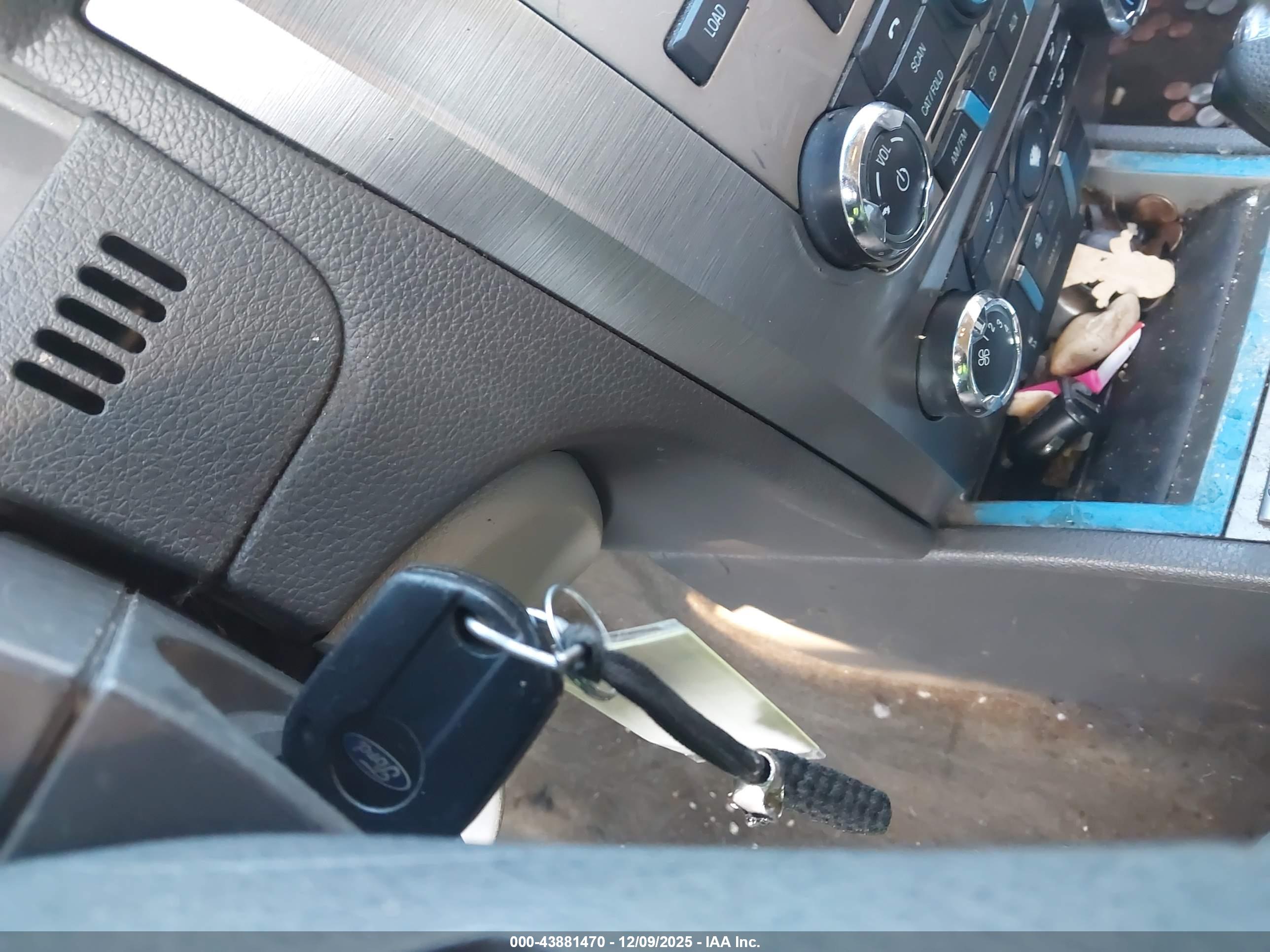 FORD FUSION image 11