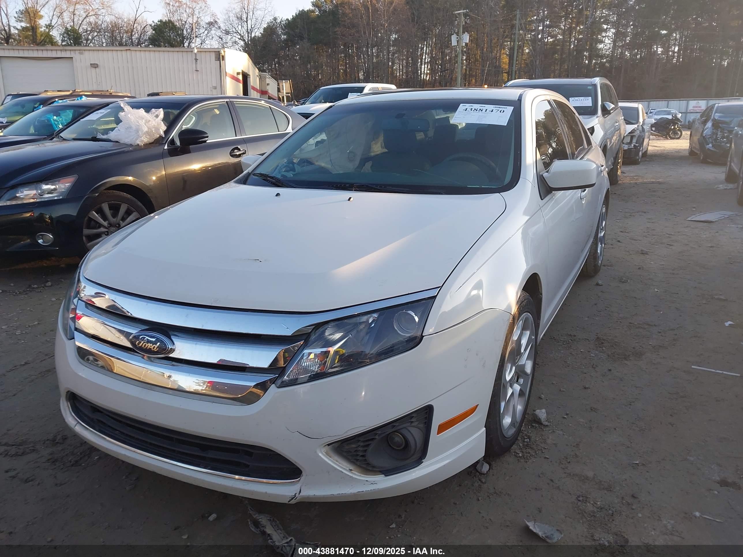 FORD FUSION image 2