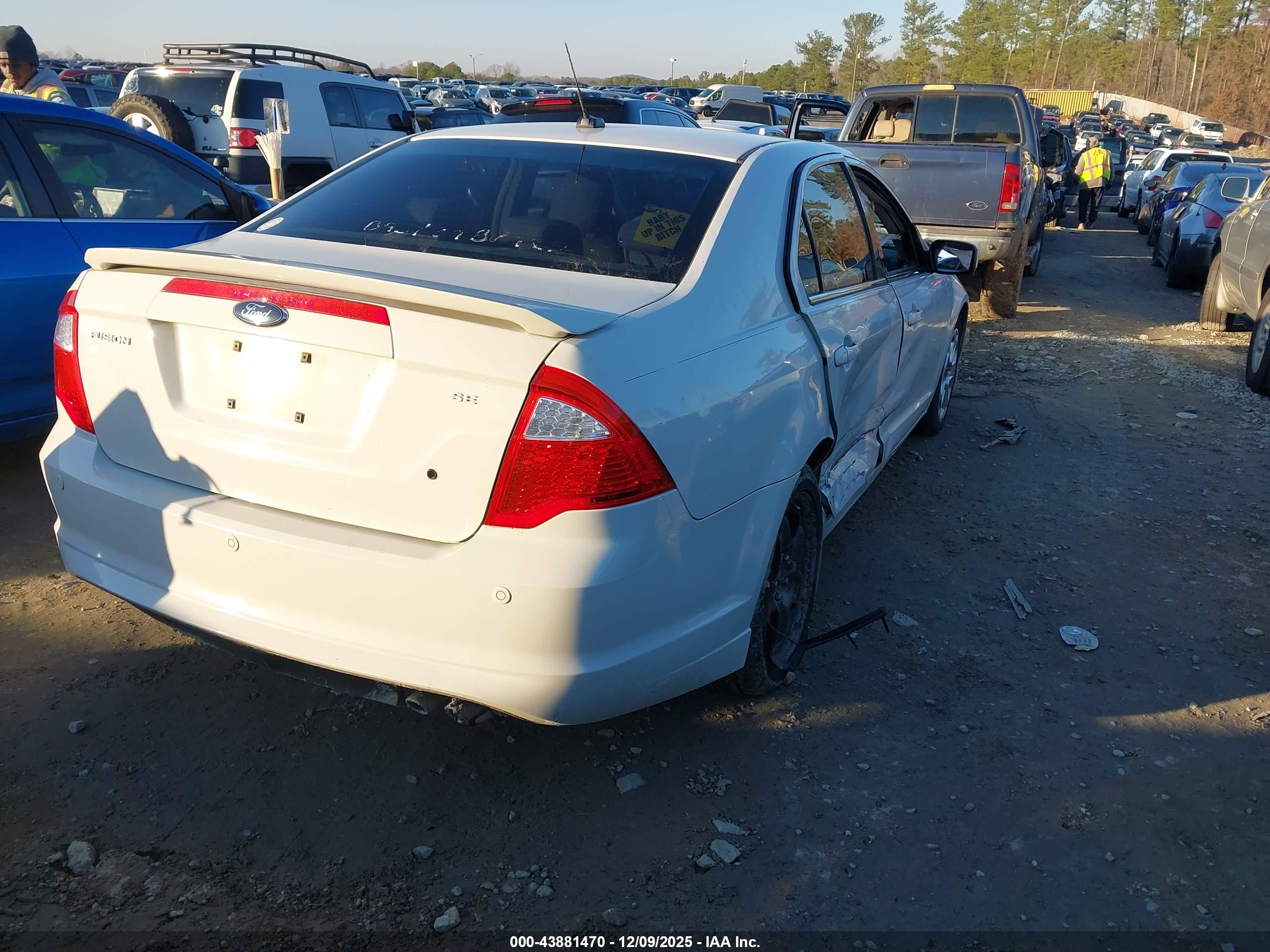 FORD FUSION image 4