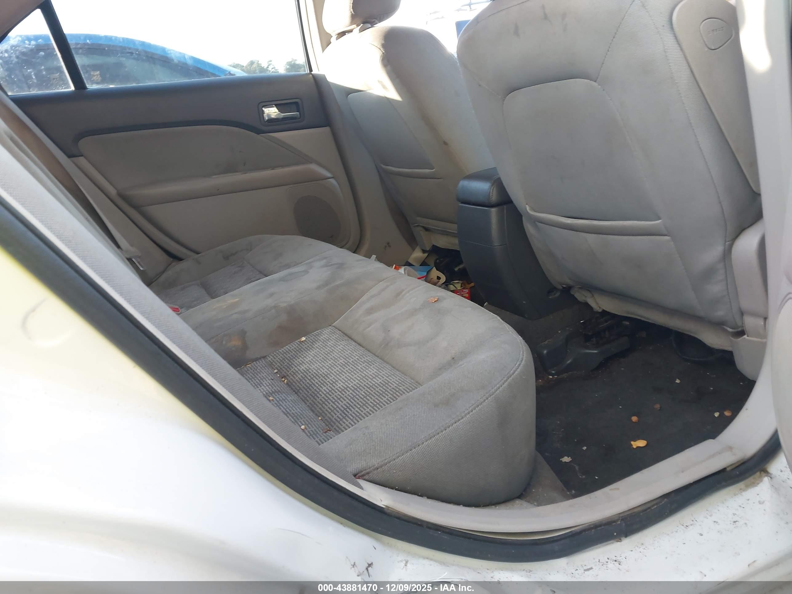 FORD FUSION image 8