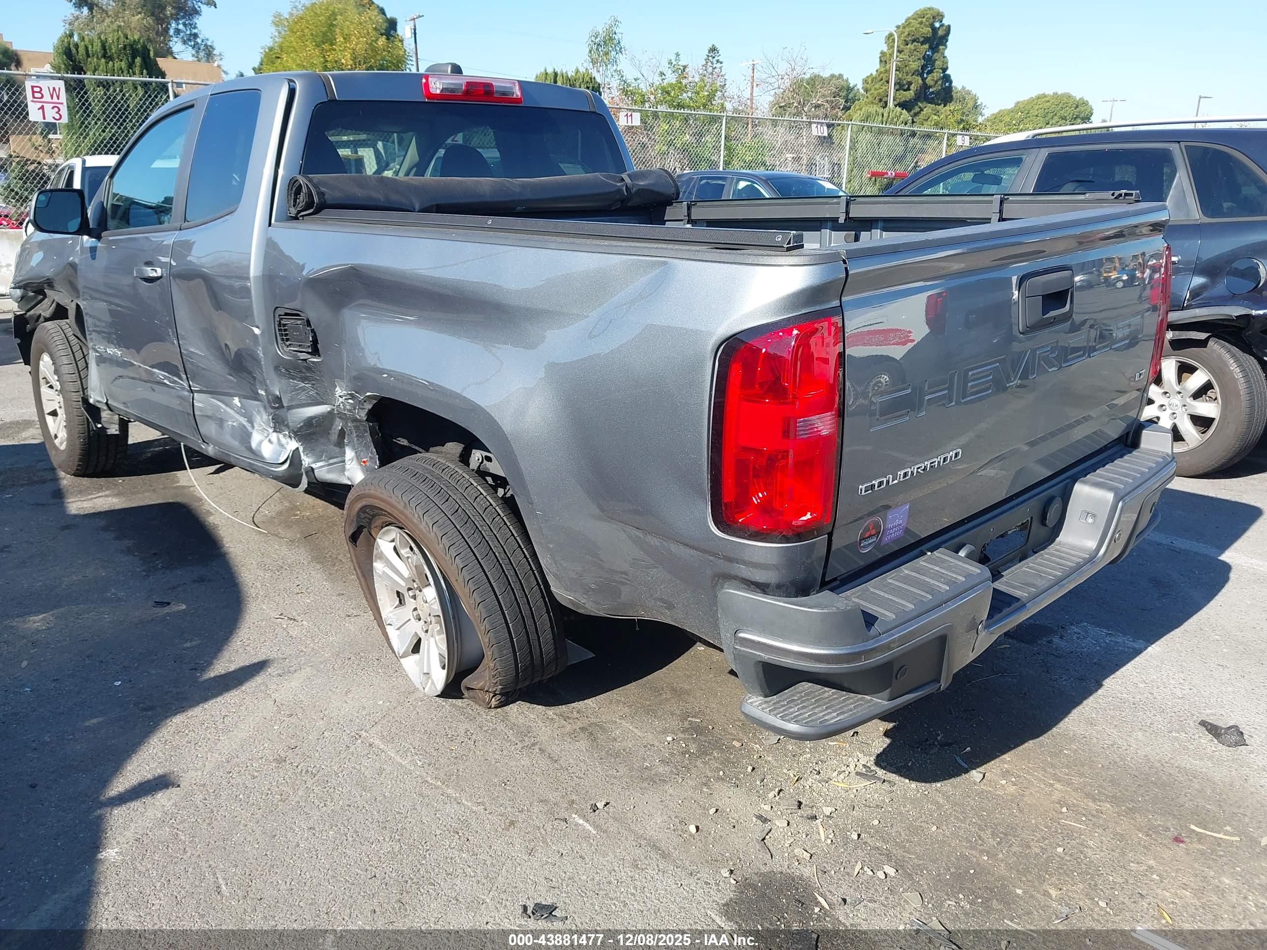 CHEVROLET COLORADO image 3