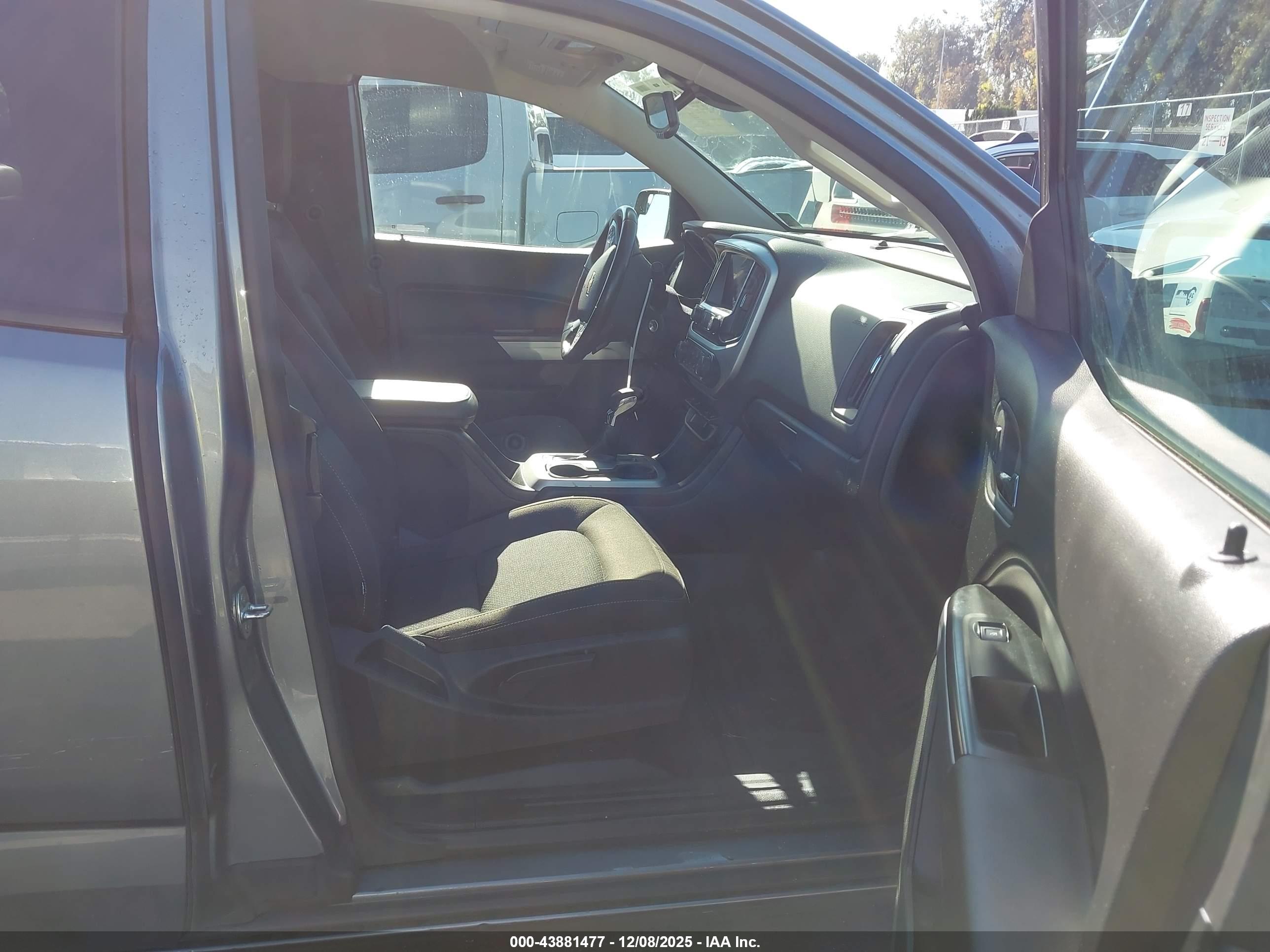 CHEVROLET COLORADO image 5