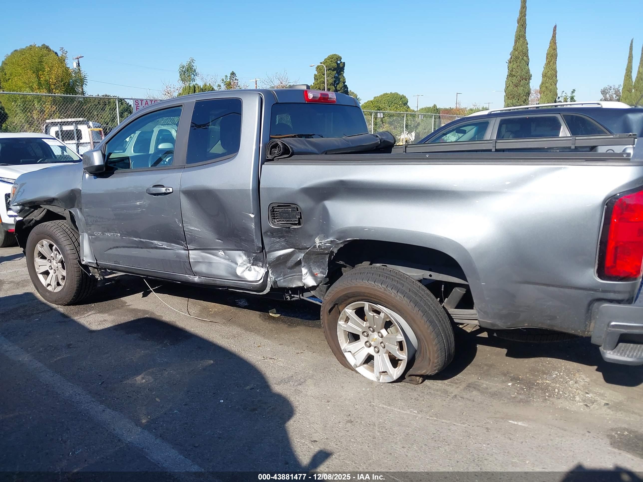 CHEVROLET COLORADO image 6