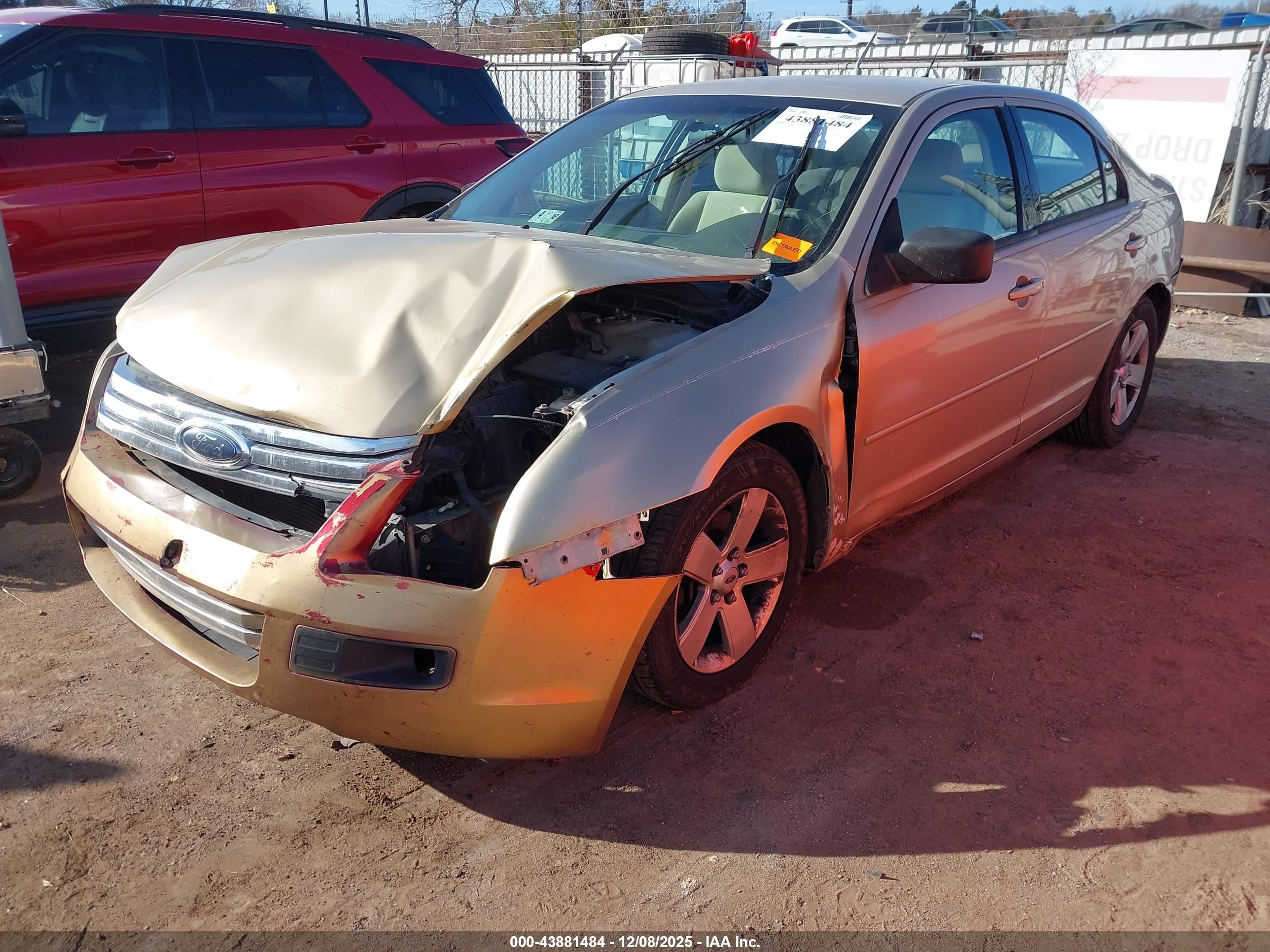 FORD FUSION image 2