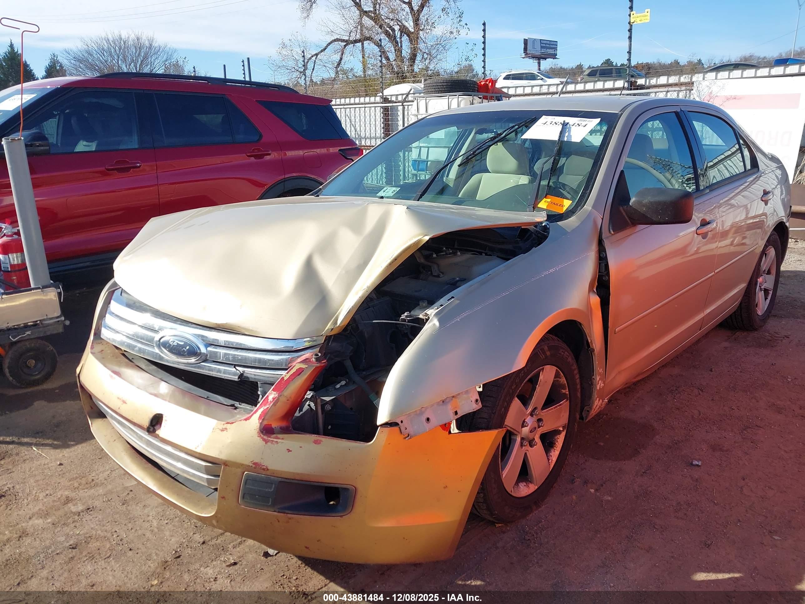 FORD FUSION image 6