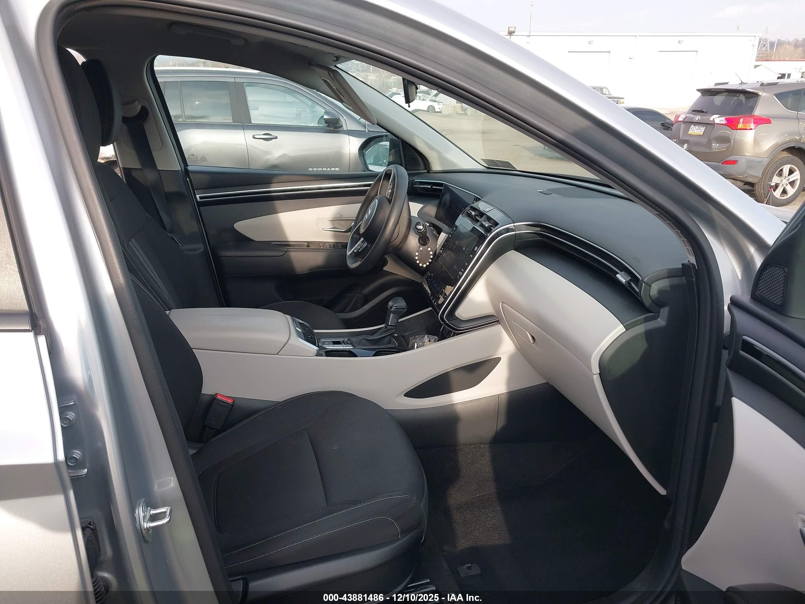 HYUNDAI TUCSON image 5
