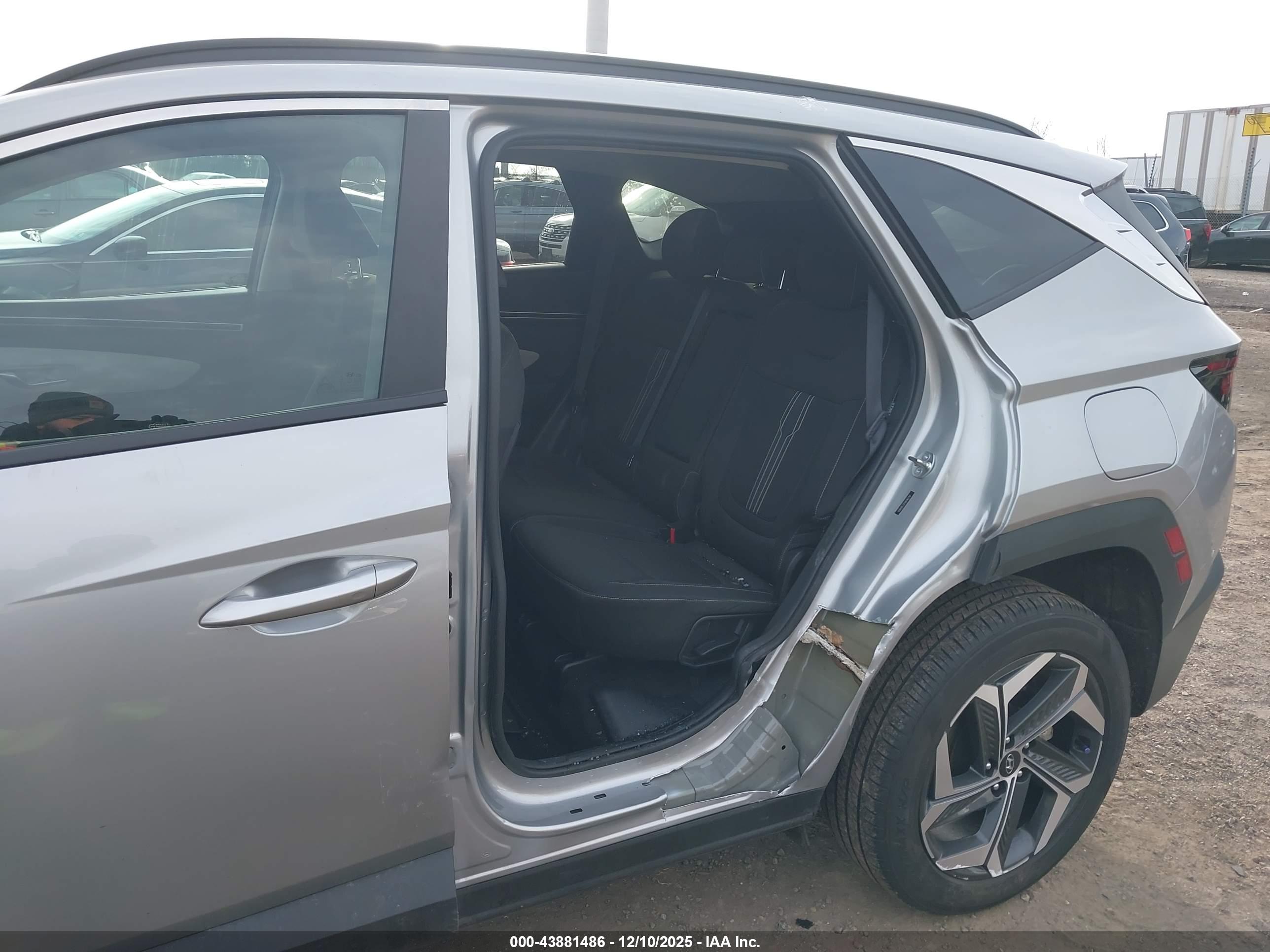 HYUNDAI TUCSON image 6