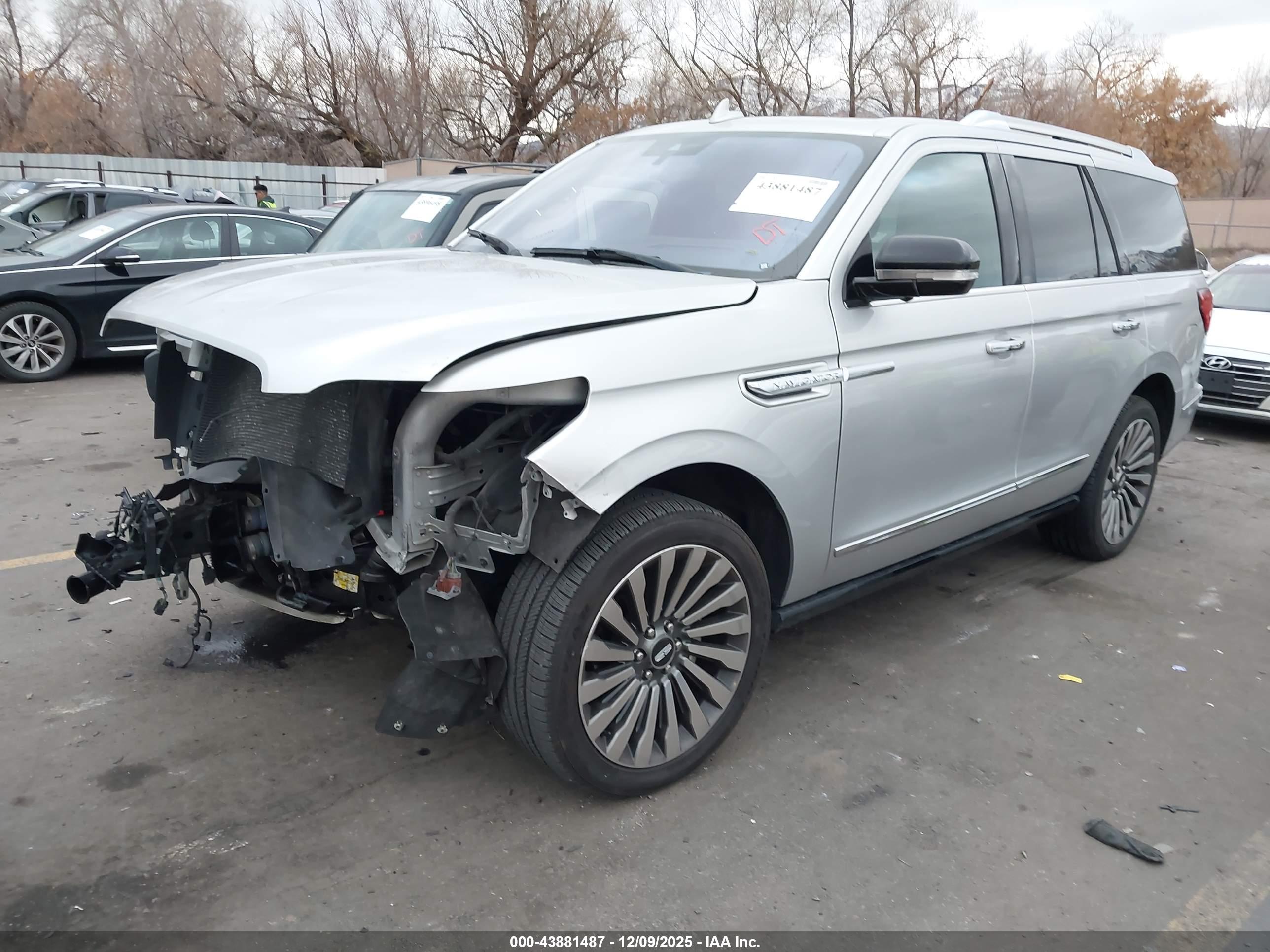 LINCOLN NAVIGATOR image 2