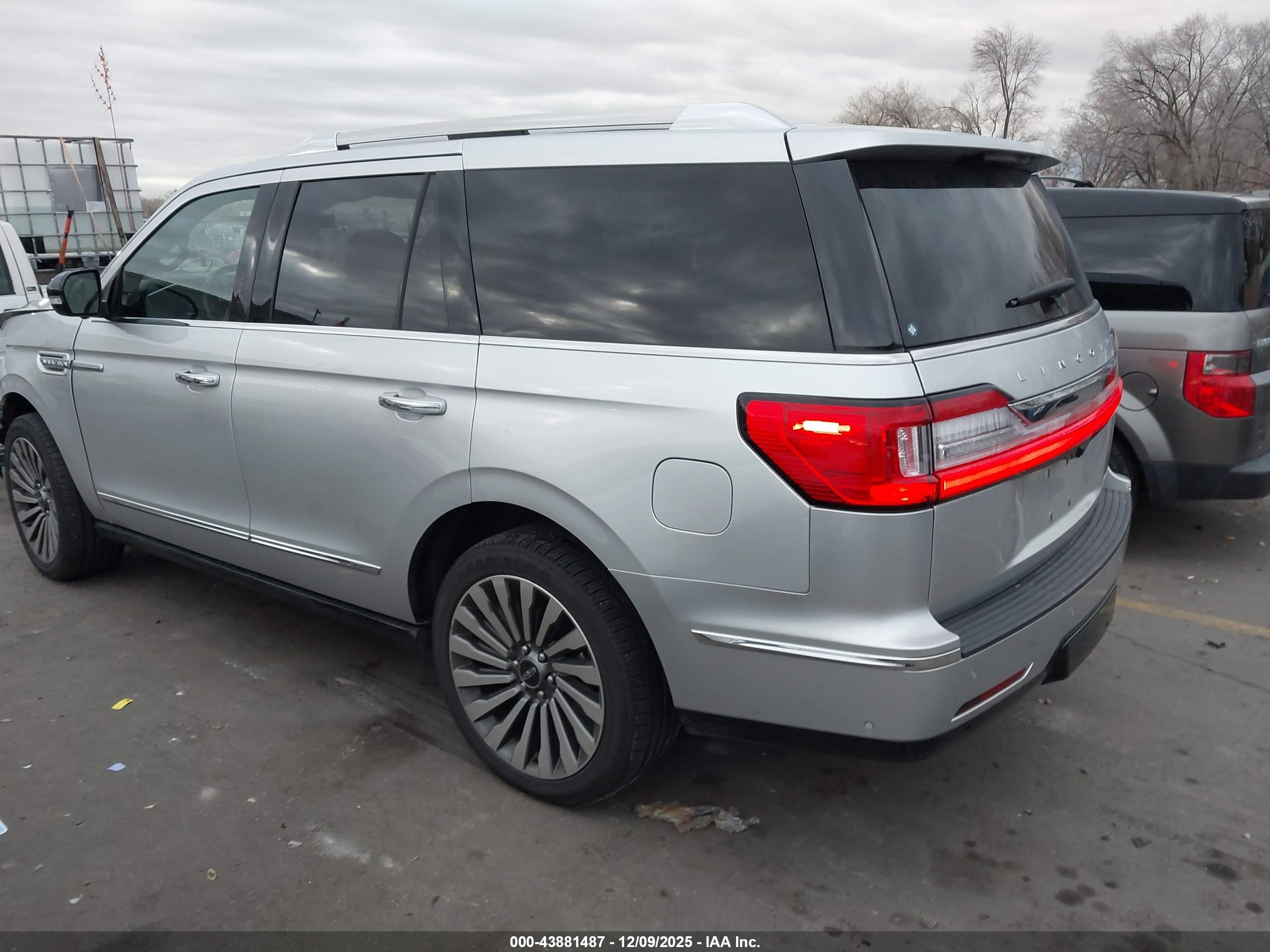 LINCOLN NAVIGATOR image 3