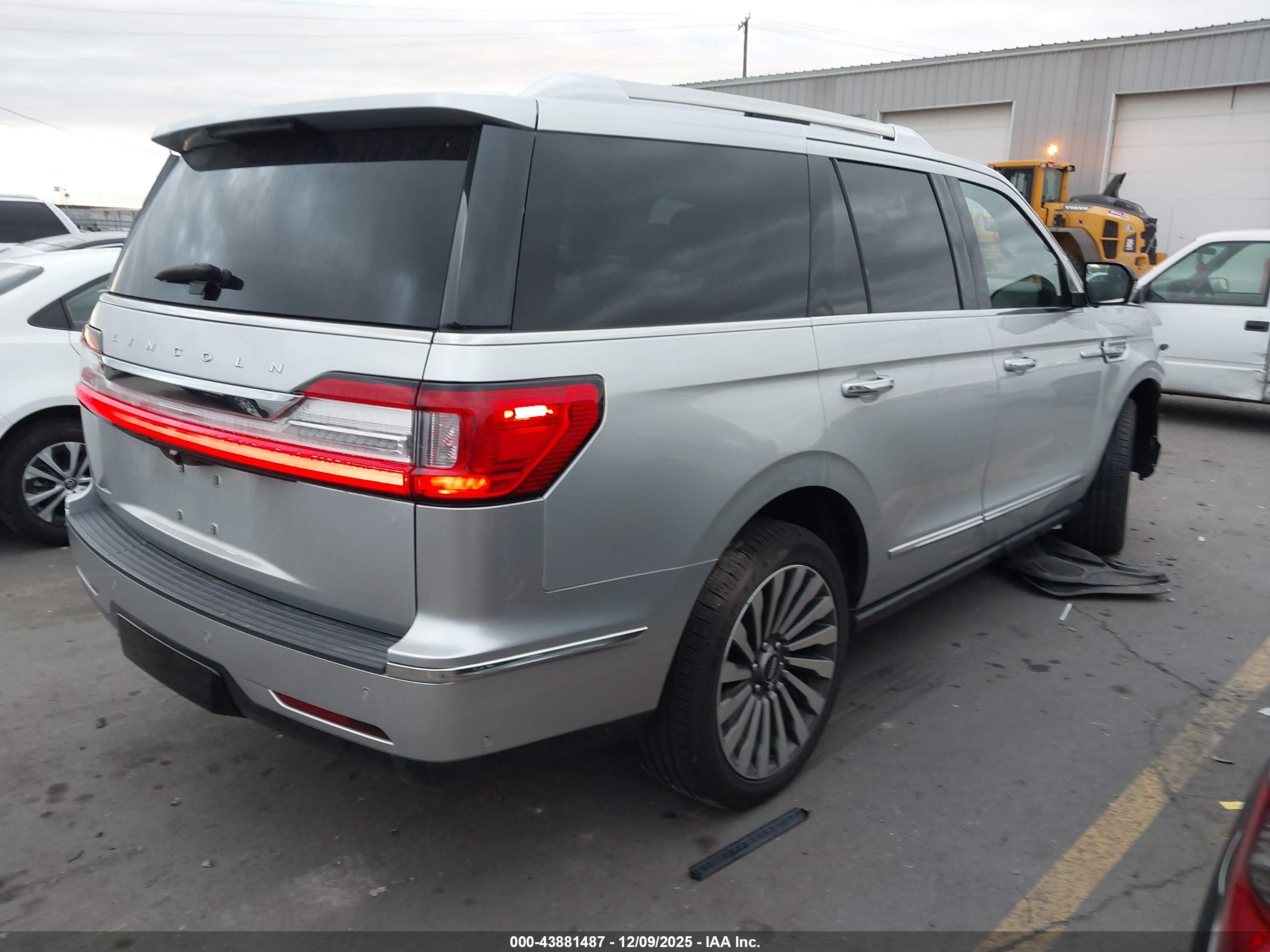 LINCOLN NAVIGATOR image 4