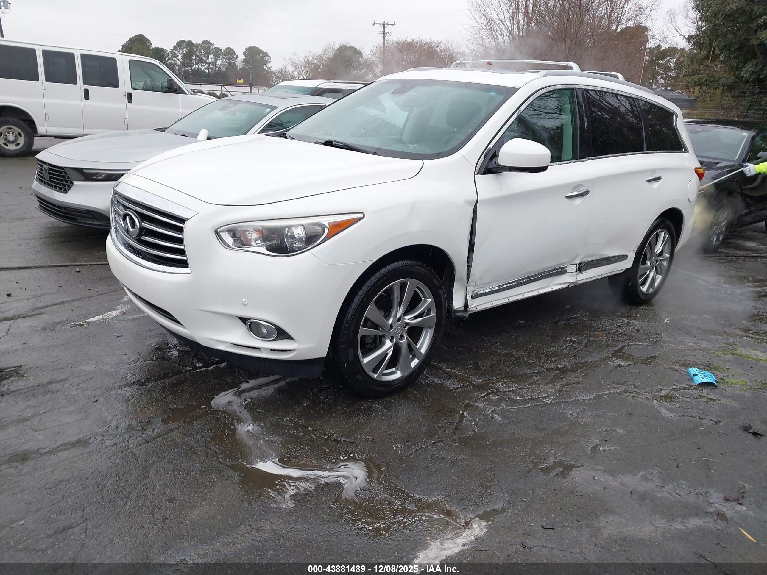 INFINITI JX35 image 2