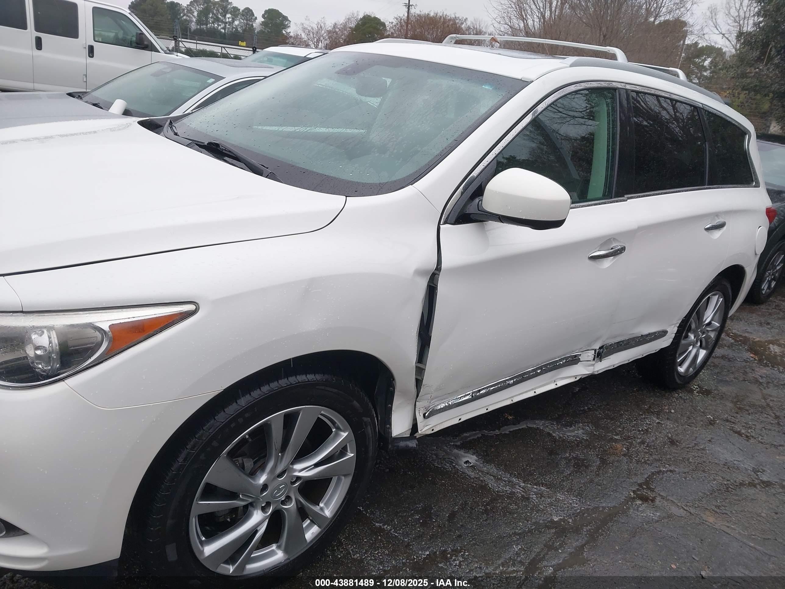 INFINITI JX35 image 6