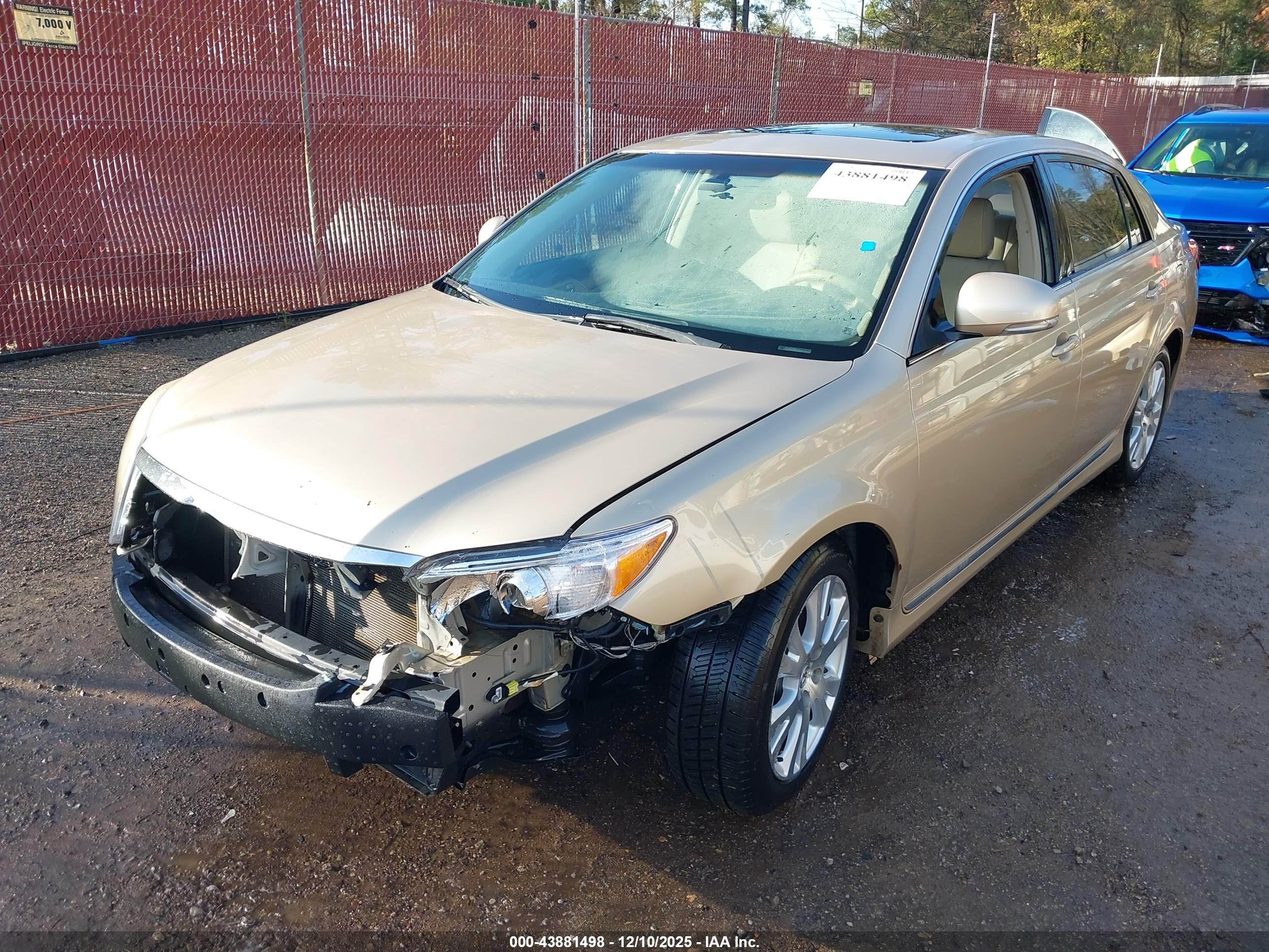 TOYOTA AVALON image 2