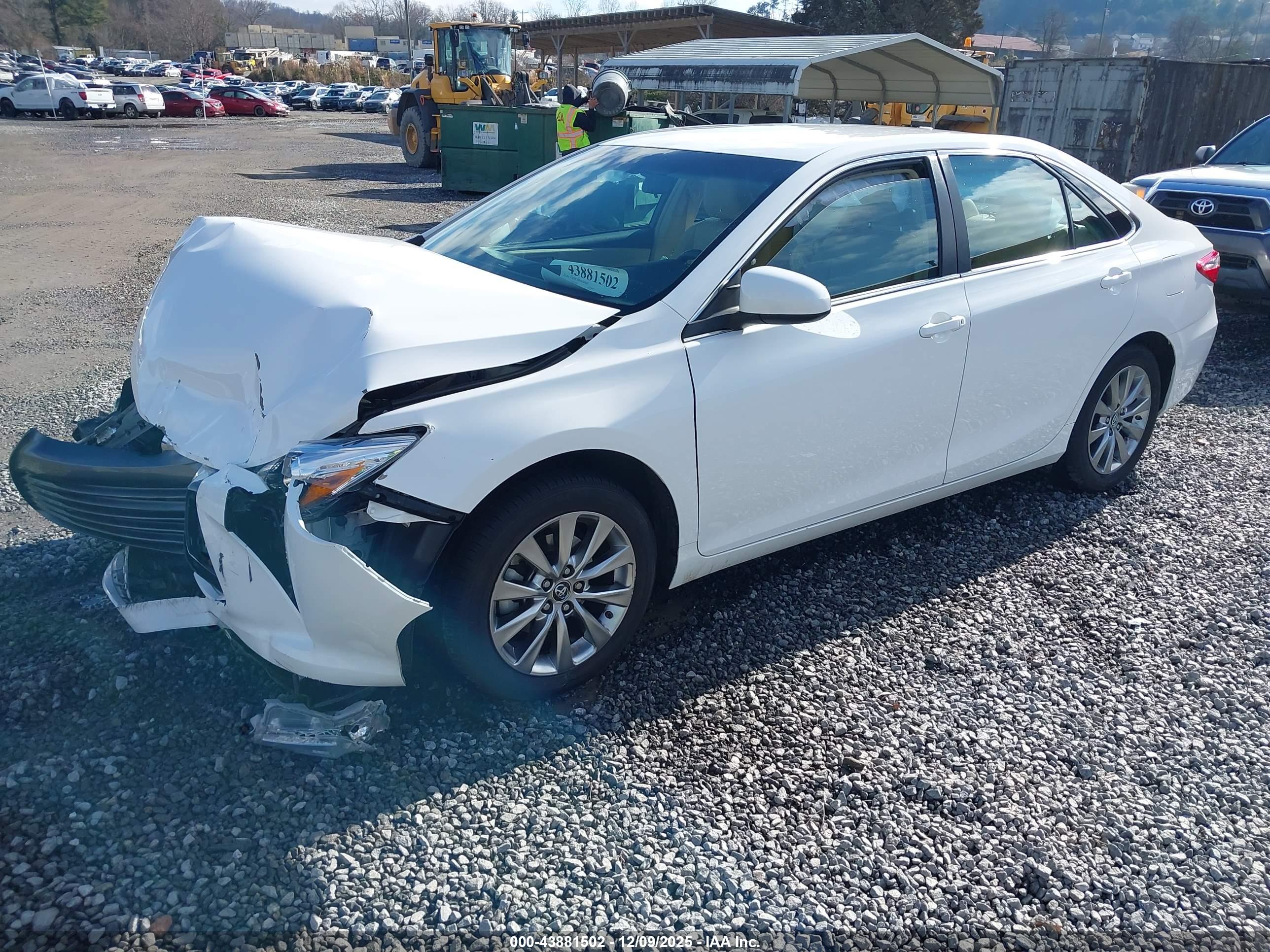 TOYOTA CAMRY image 2