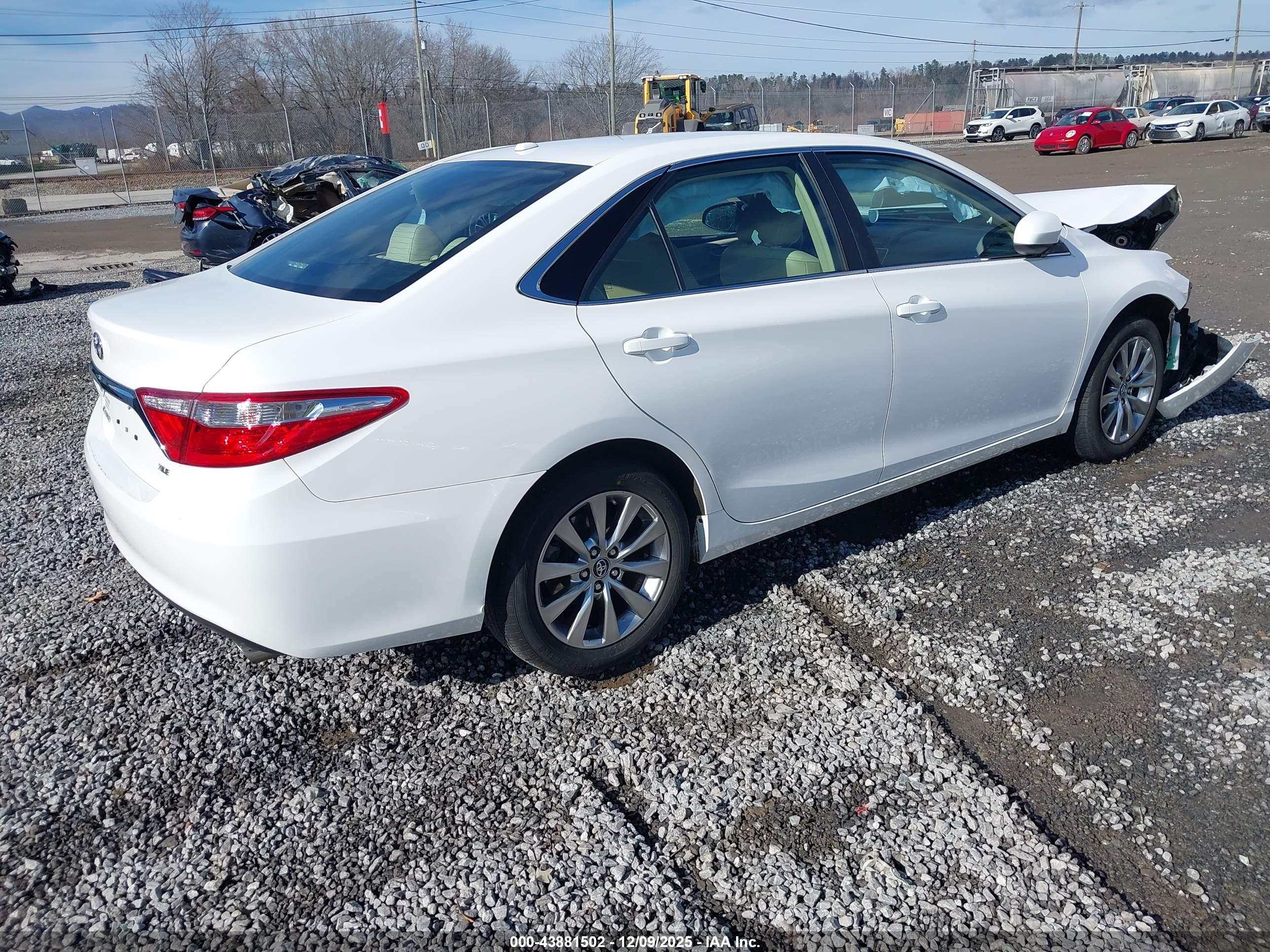 TOYOTA CAMRY image 4